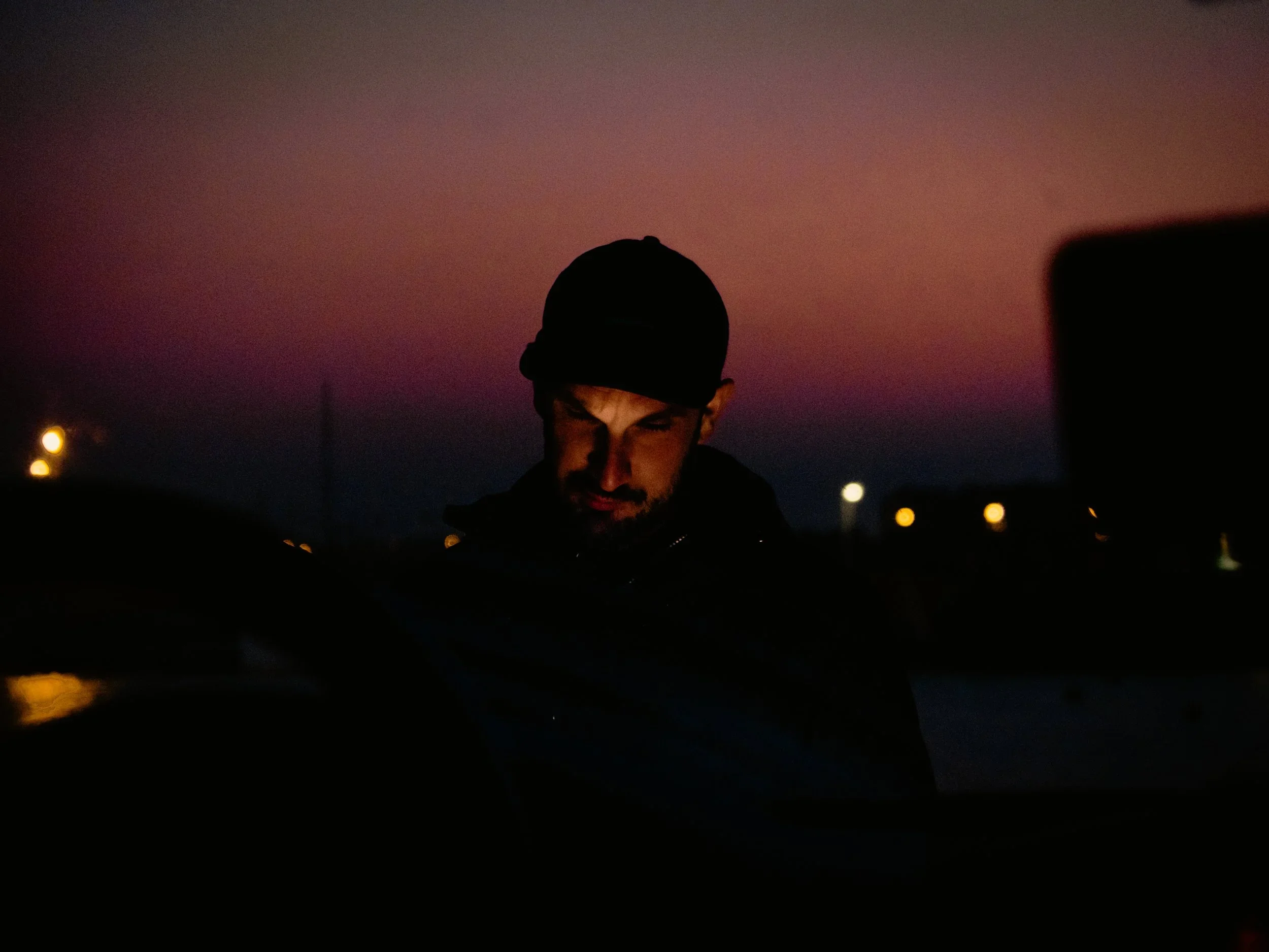 Scène en Marge - Portrait