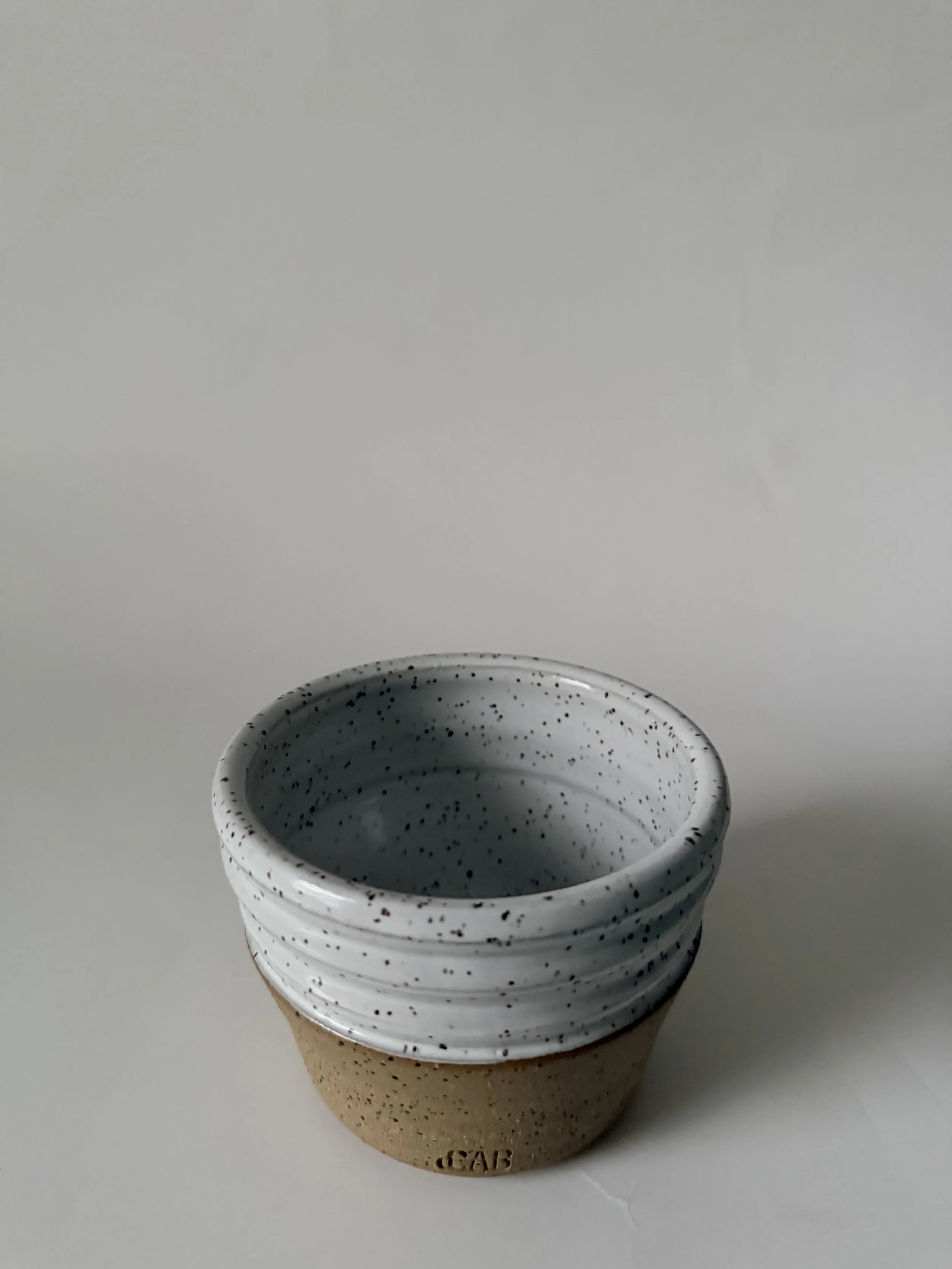 White wavy top cup