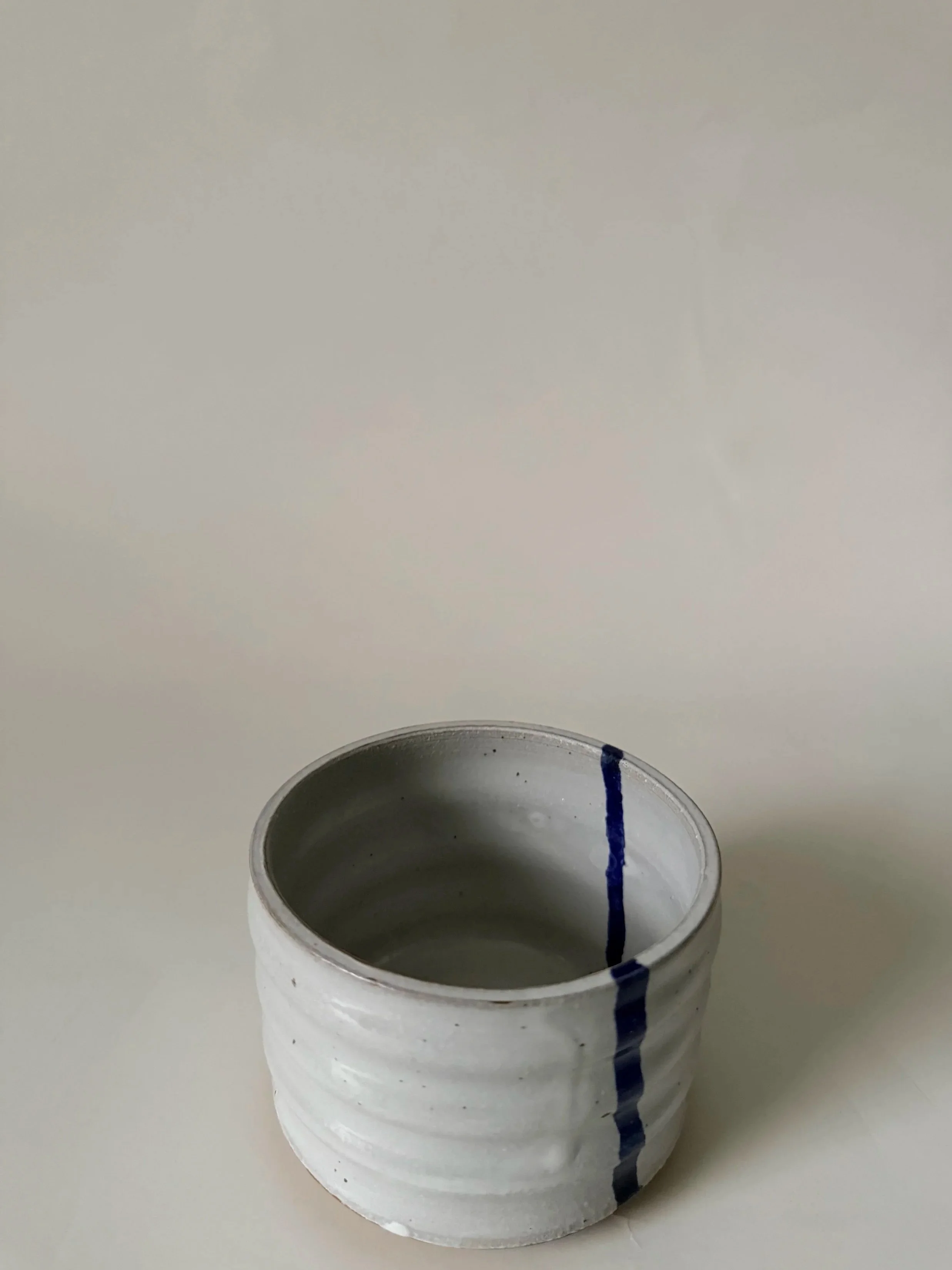 Cup with blue line - Wavy