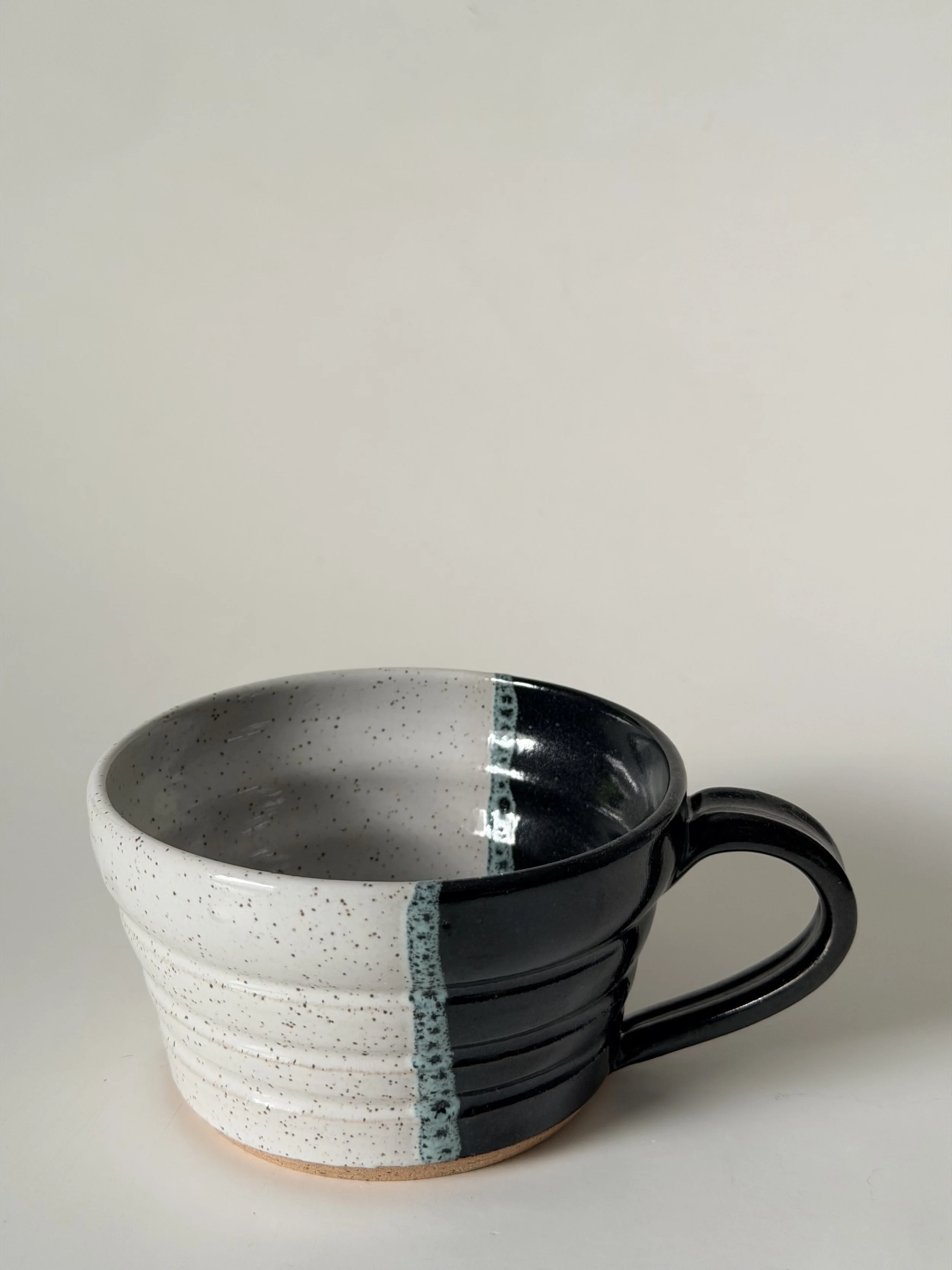 White/black mug