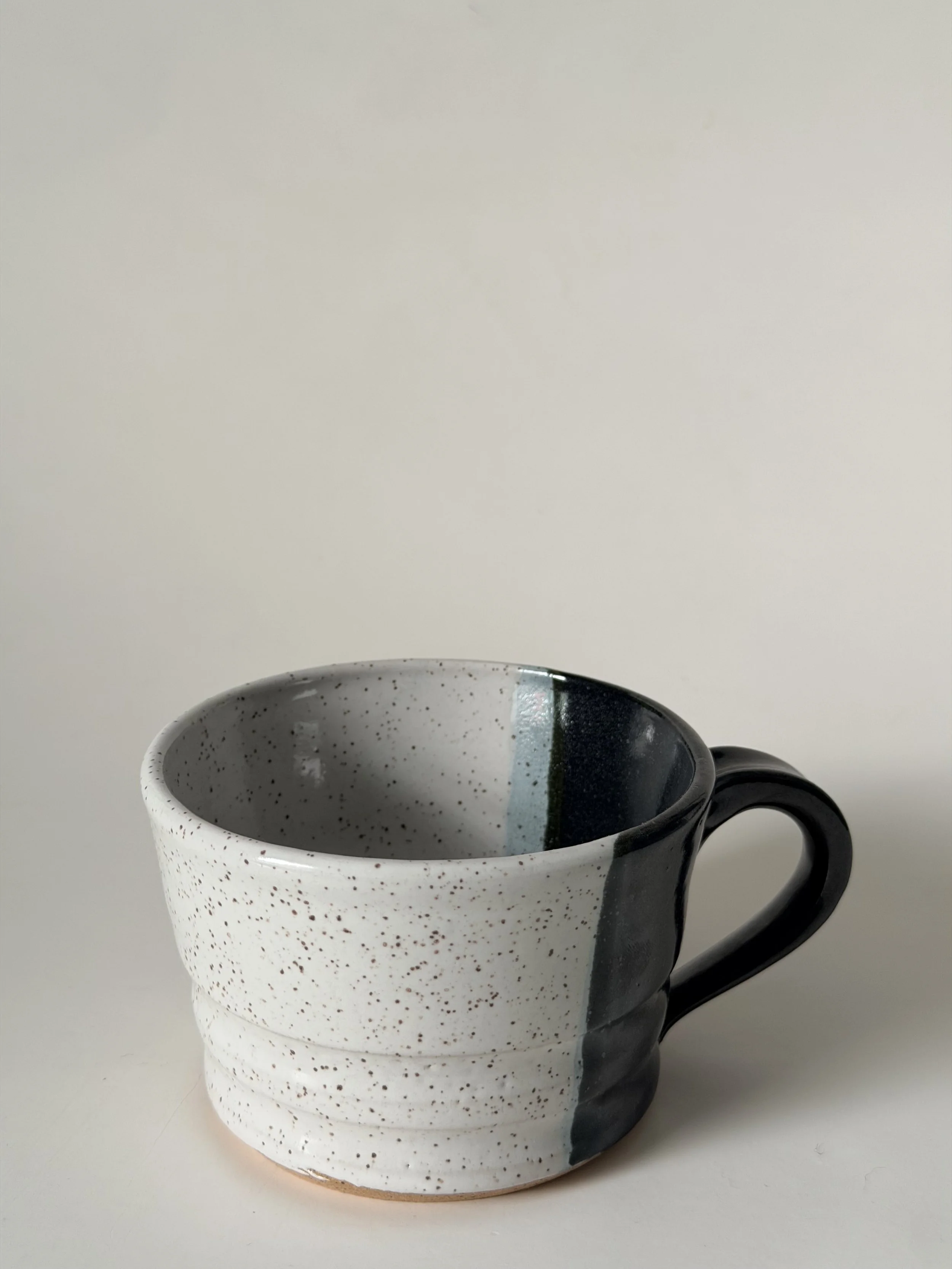White/black mug