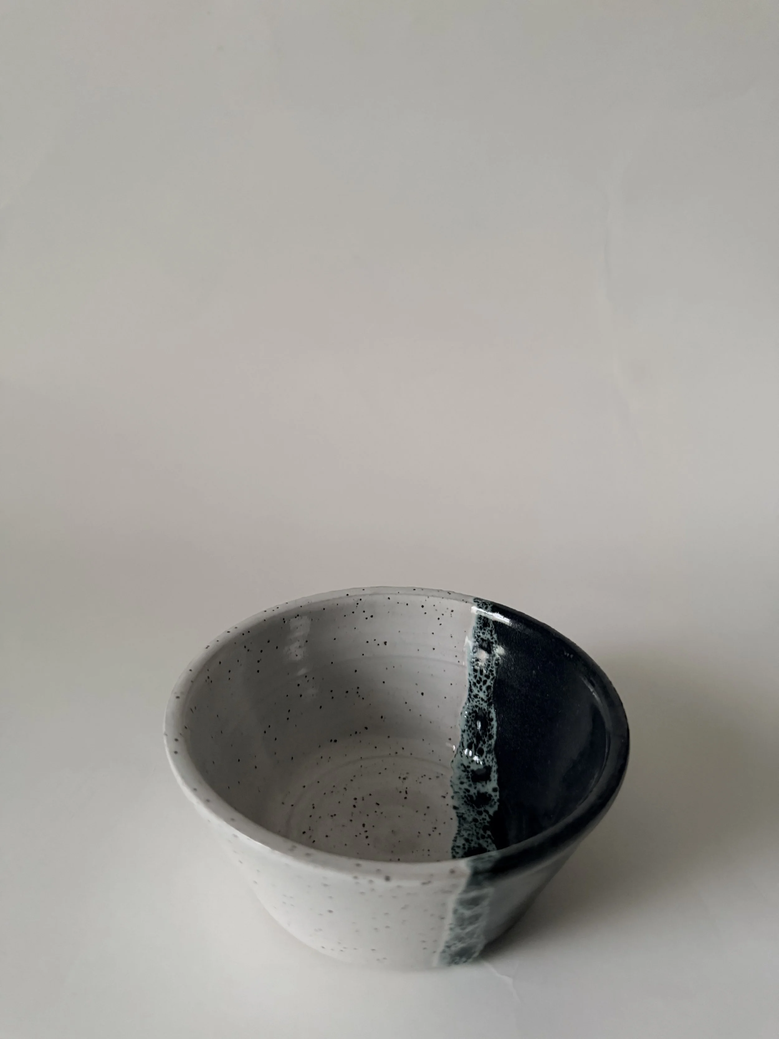 Black/white little bowl