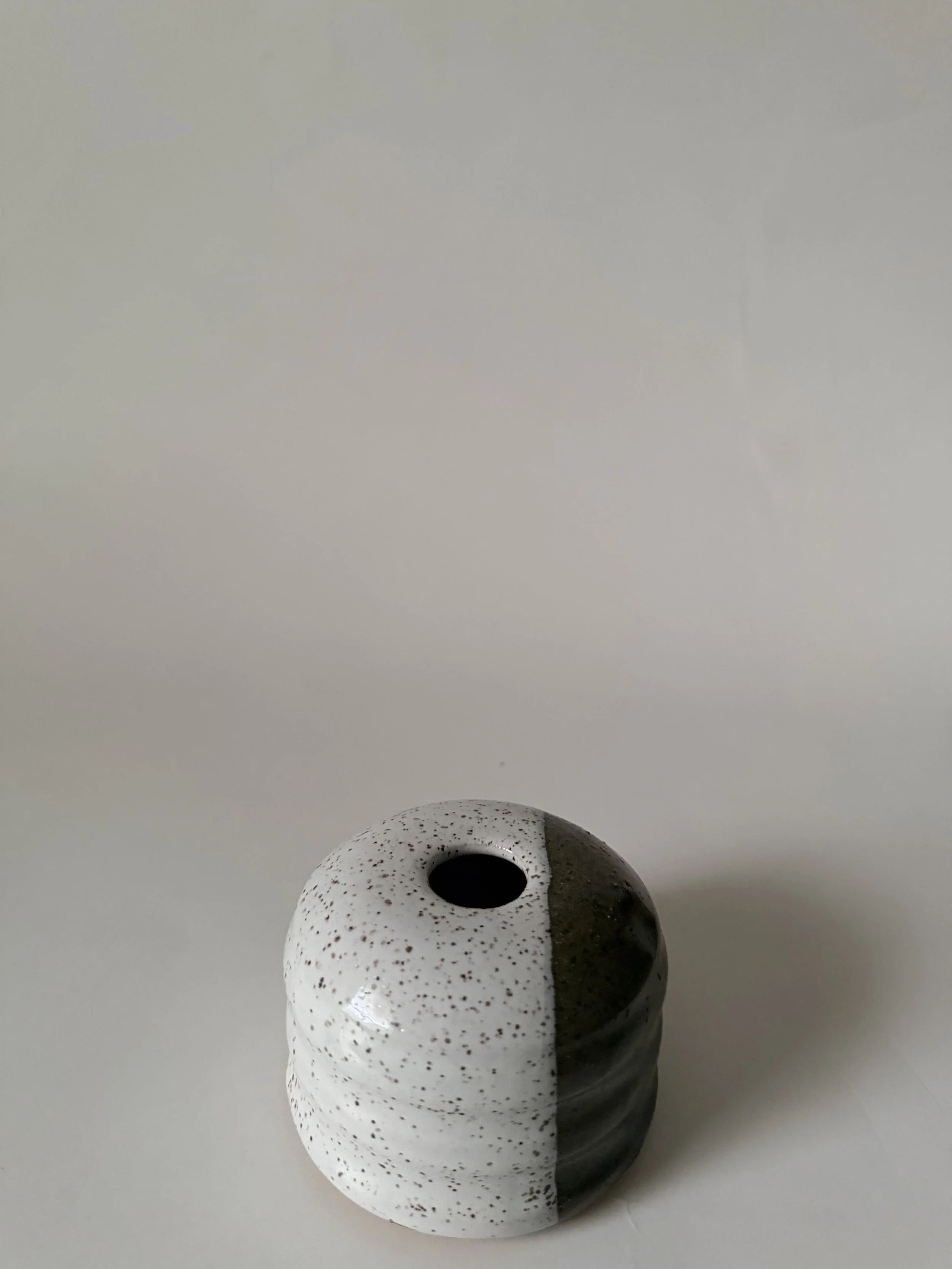 White/green wavy bud vase