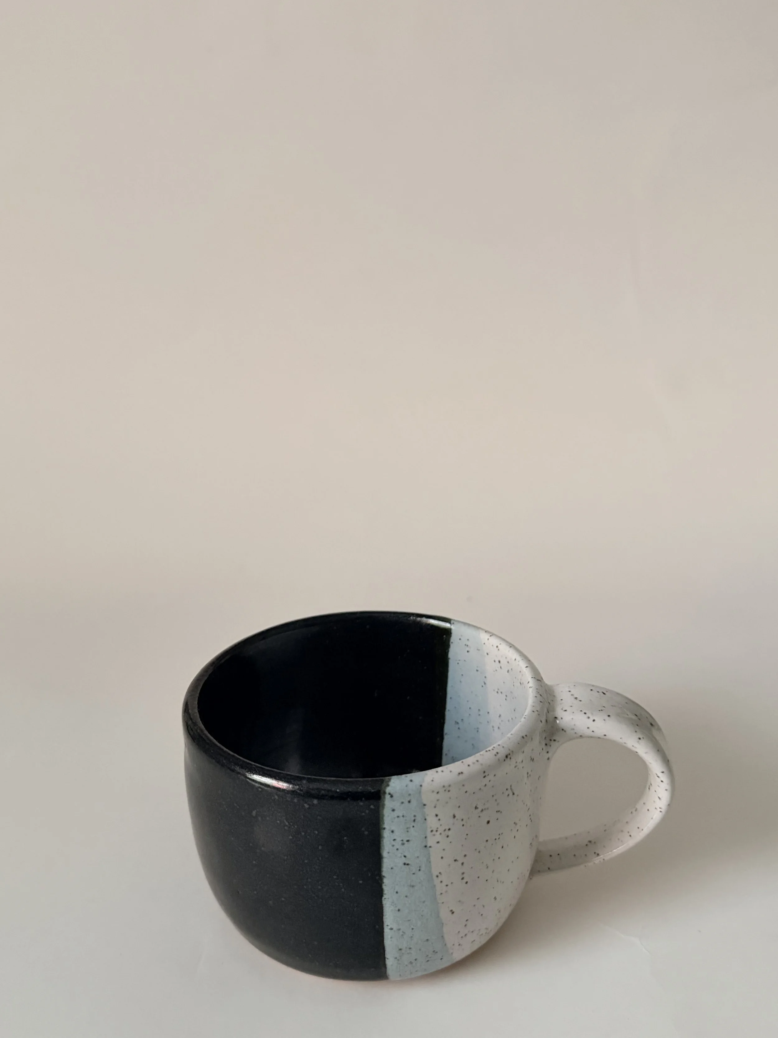 Dark blue/white mug