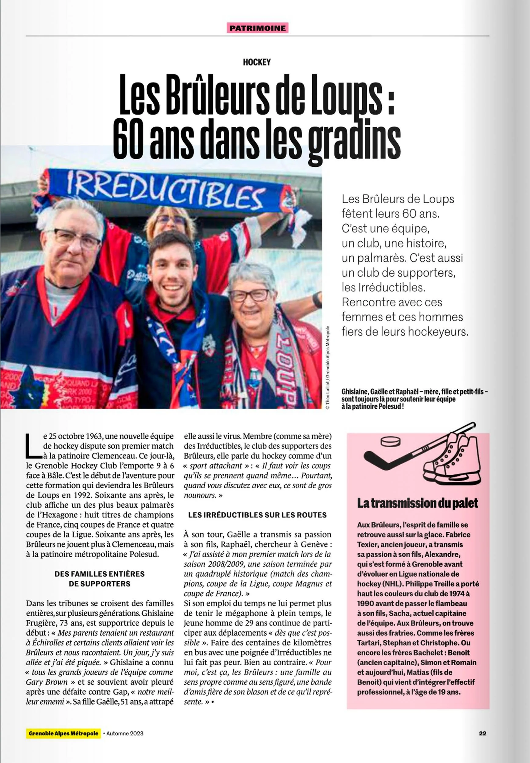 Page de magazine sur le hockey, avec une photo de membres d'une équipe de hockey, les Brûleurs de Loups, célébrant leur 60e anniversaire, portant des écharpes et maillots en soutien à leur équipe.