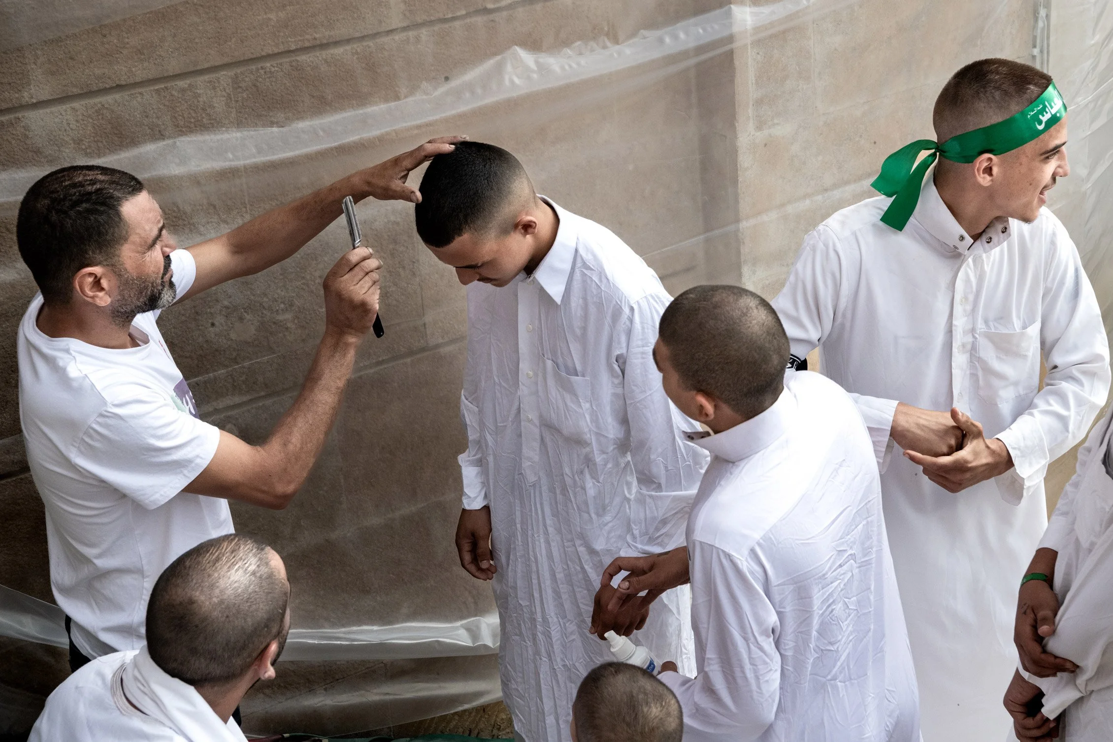 A Nabatiyeh, un groupe d'homme commence les premières processions du 9ème jours d'Ashura. Liban, 29 Juillet 2023