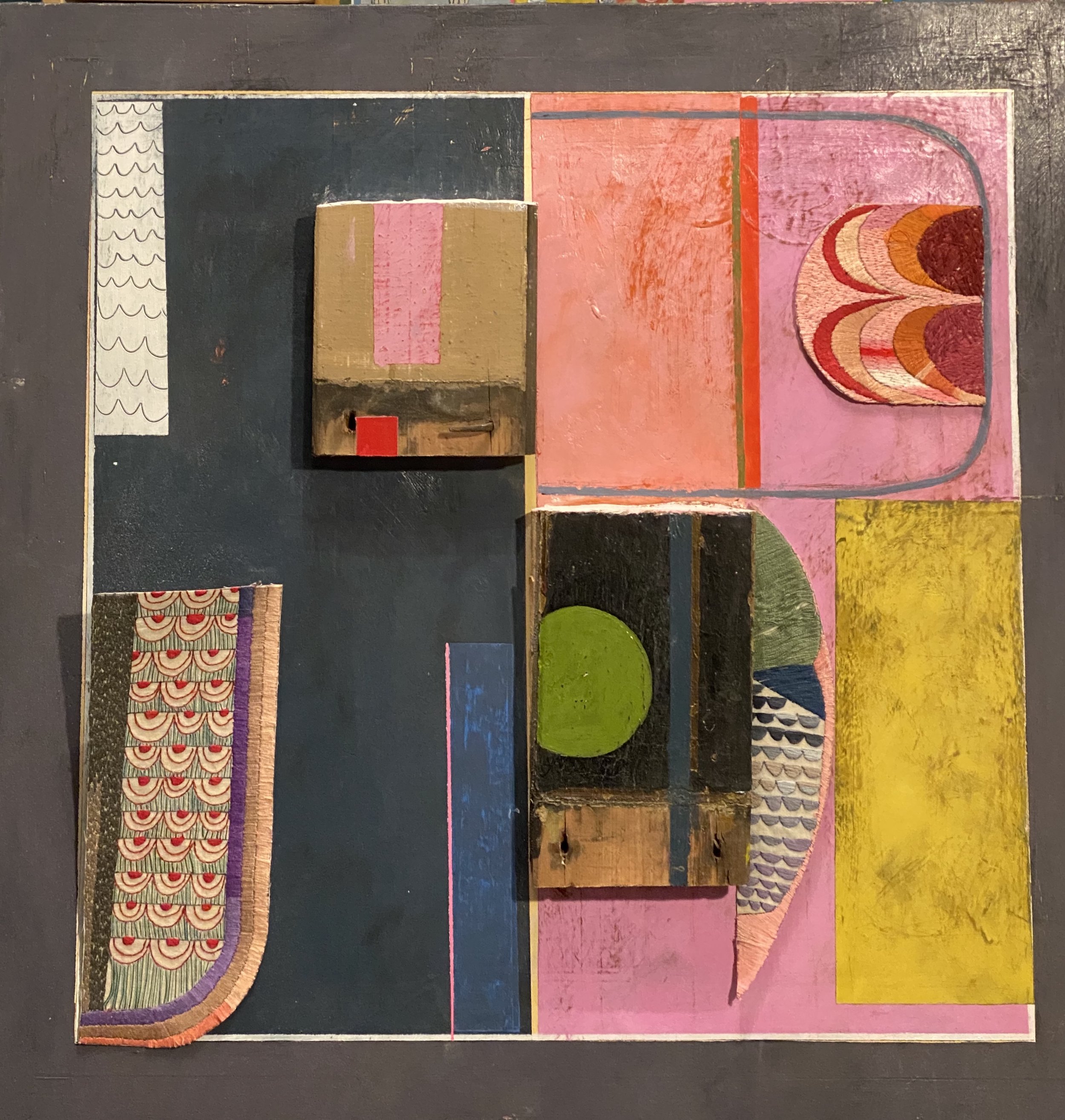 Fear Loses Me.
Acrylic paint, embroidery and found objects on wooden board. 60 x 60 cm