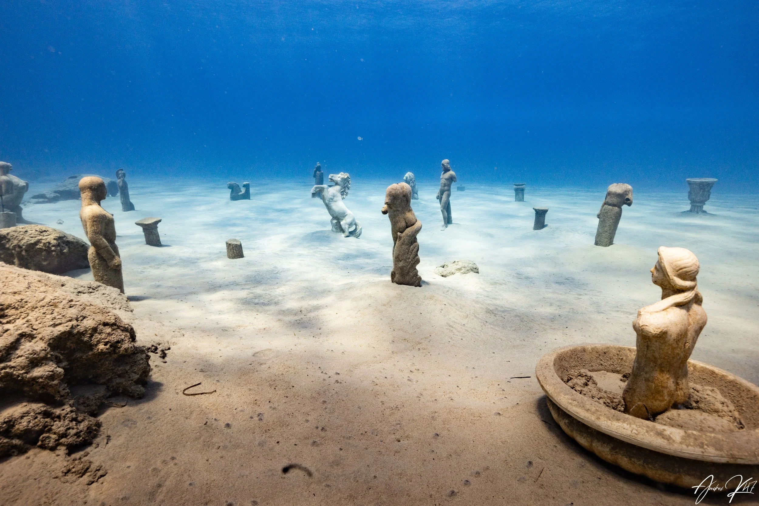 Statues at Green Bay