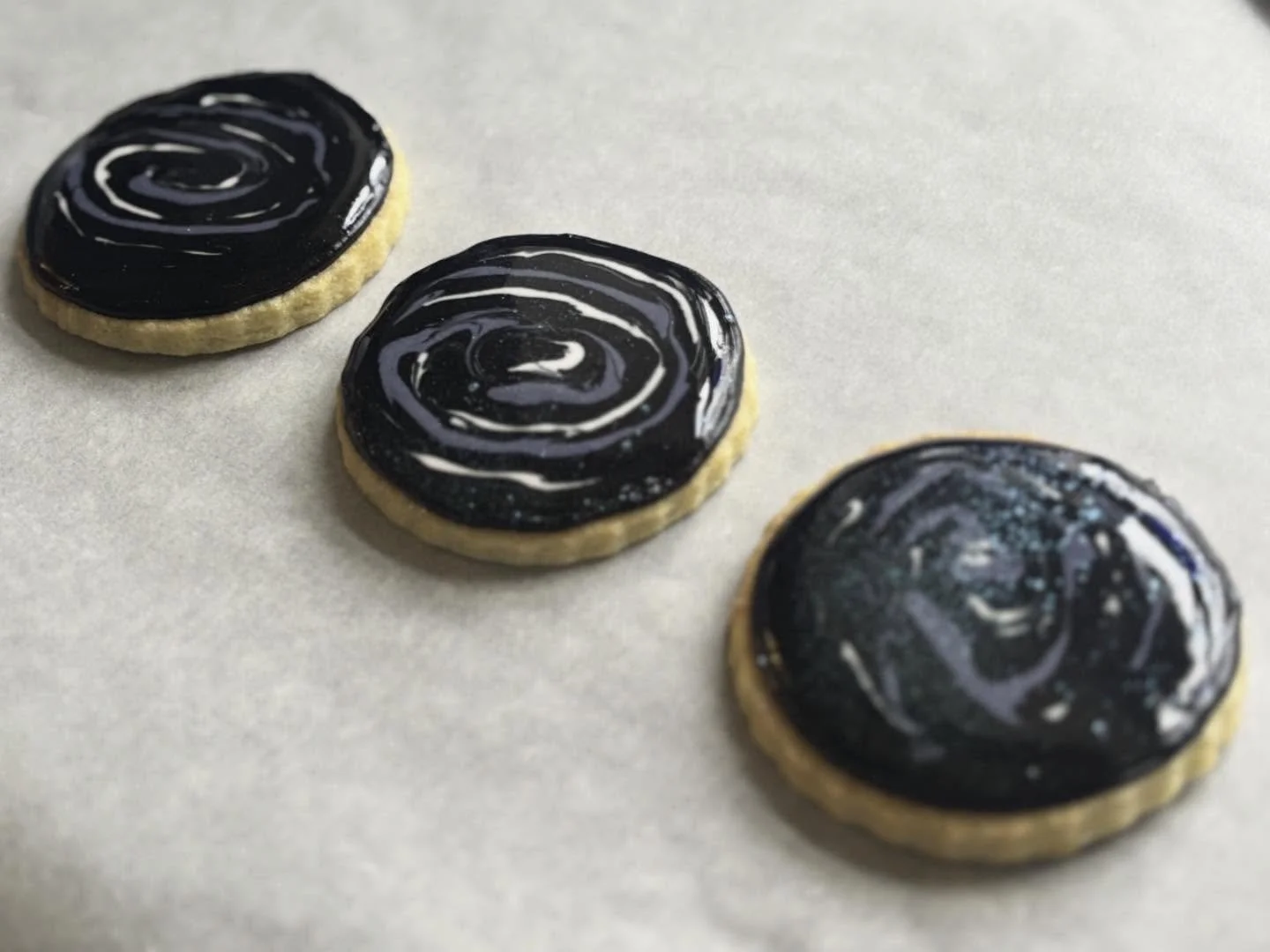COSMIC SHORTBREAD ⭐ 

Experience a taste of the universe with our Cosmic Shortbread. 
***********
We start with a traditional, buttery shortbread round, baked to a crisp, golden finish. Each biscuit is then hand-glazed with a vanilla-infused &ldquo;g