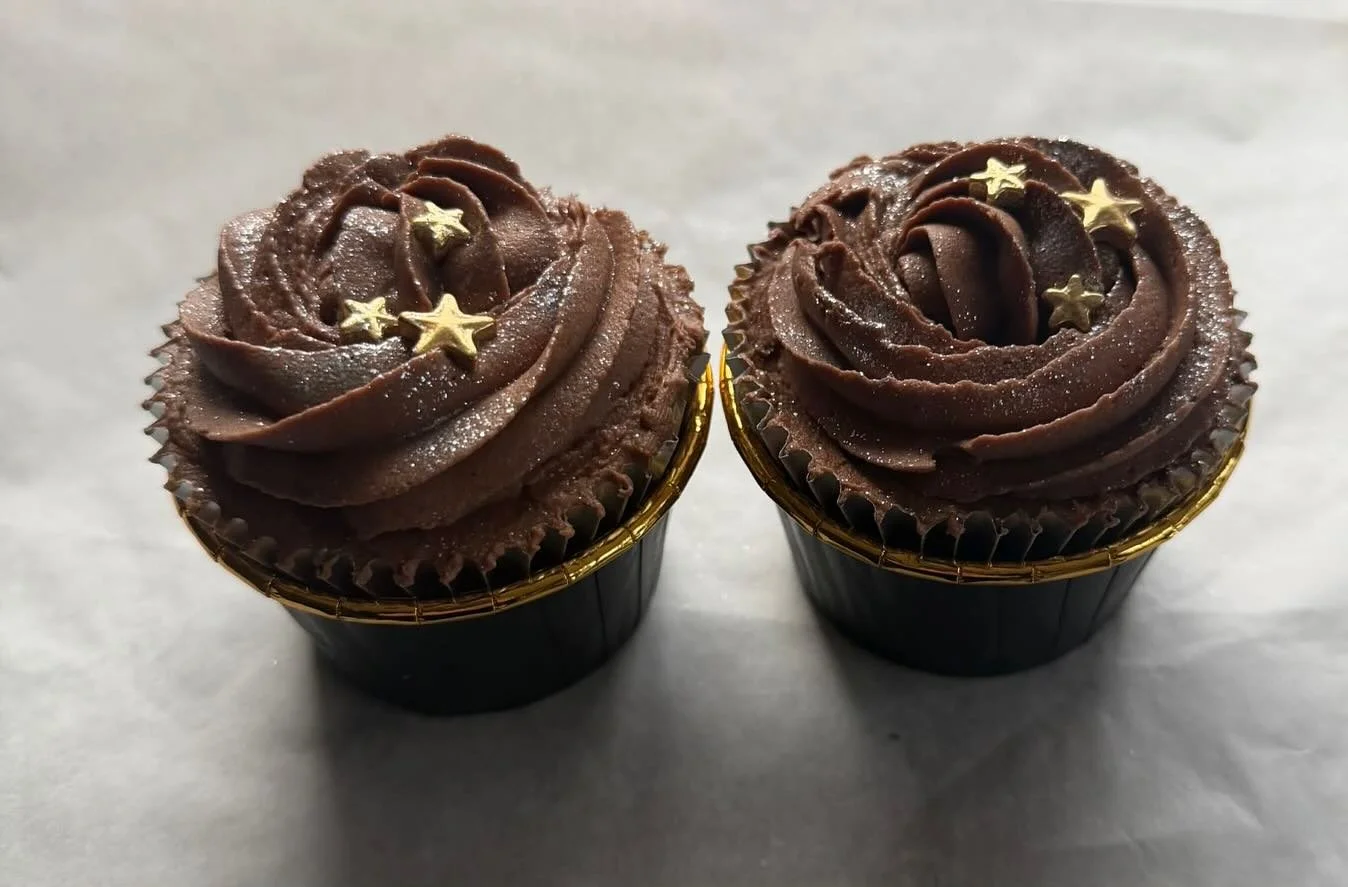 Celestial cupcakes to sweeten up your day ✨

#sunandmoon #bakery #homebaked #celestial