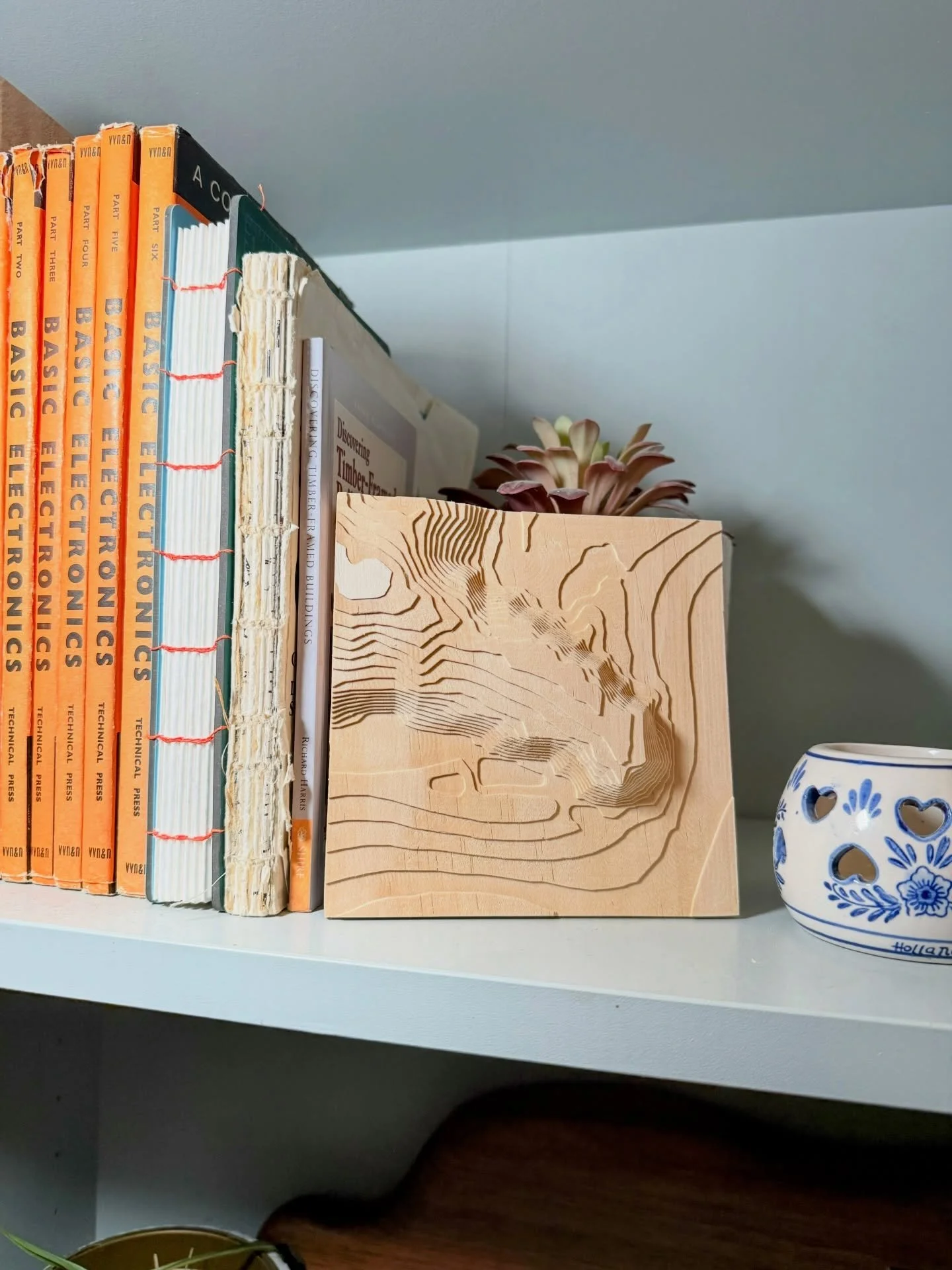 Finished result of my contour map wall art. Great way to remember a holiday or anniversary. This is a map of Oxwich Bay The Gower peninsula of Wales , one of my favourite camping spots.machined on my 3018 pro CNC router from @twotrees3d.official and 