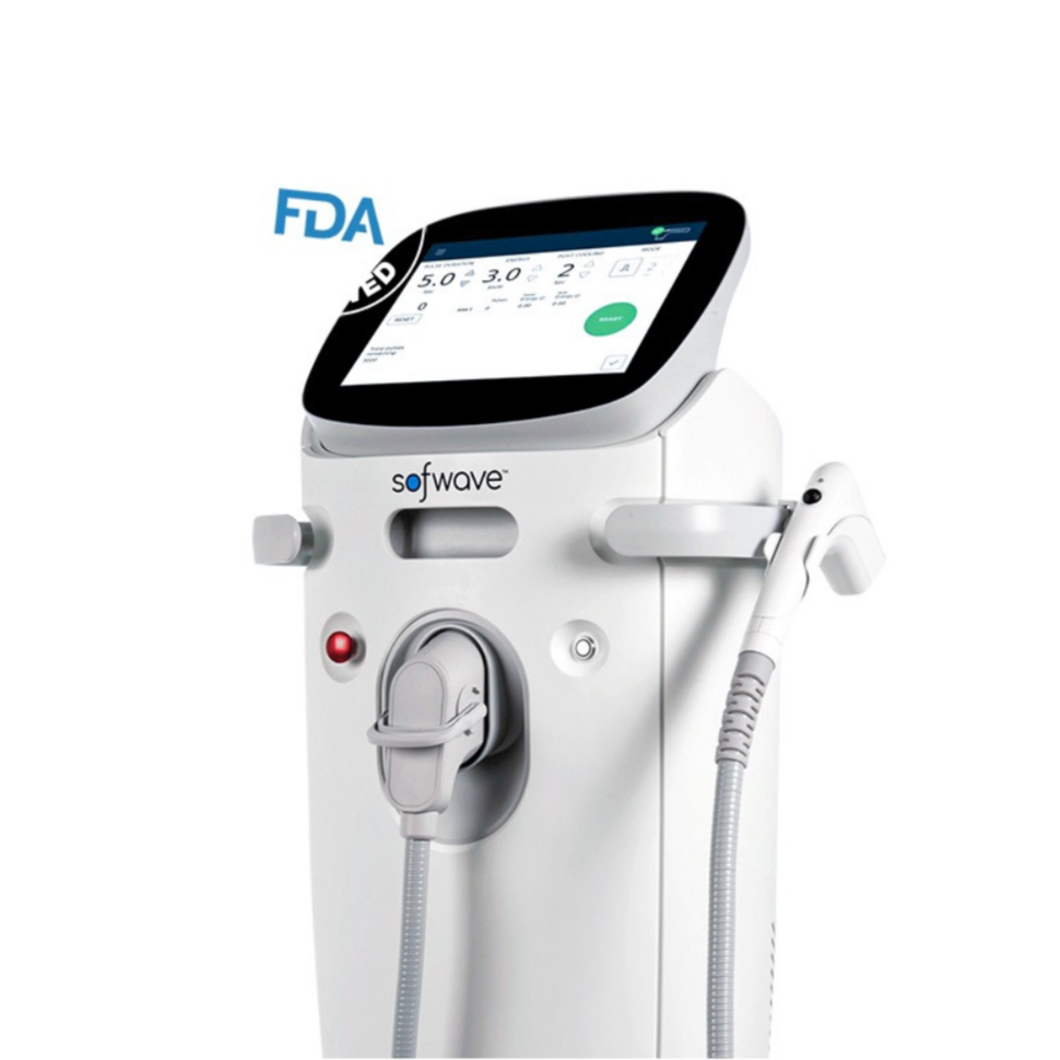 Medizinisches Gerät mit Touchscreen, das vermutlich für kosmetische Behandlungen wie Hautstraffung verwendet wird, mit Markierung 'sofwave' und Verweisen auf FDA-Zulassung.