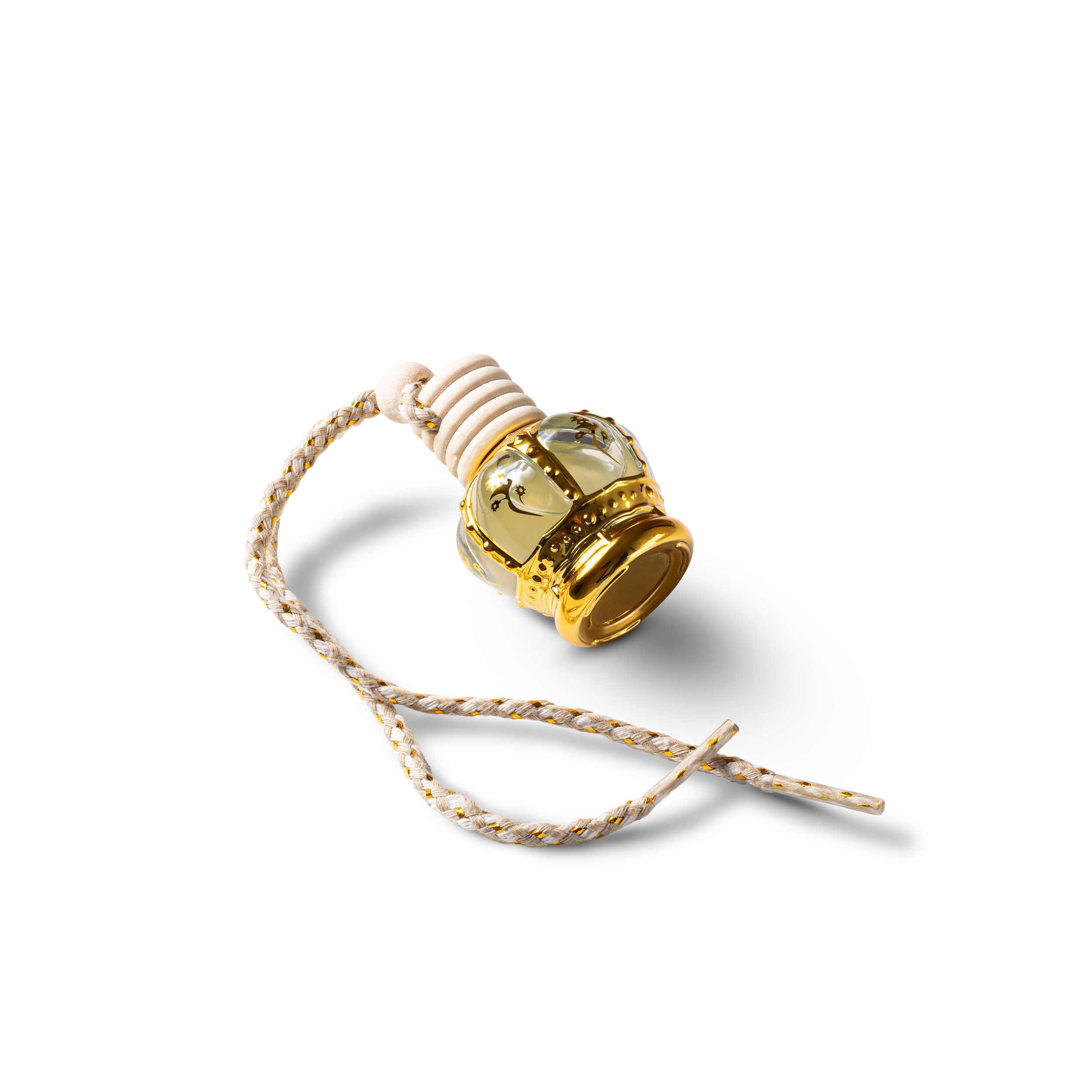 Diffuseur voiture Rawdah doré, inspiré par la sérénité du Rawdah à Médine. Compact et élégant