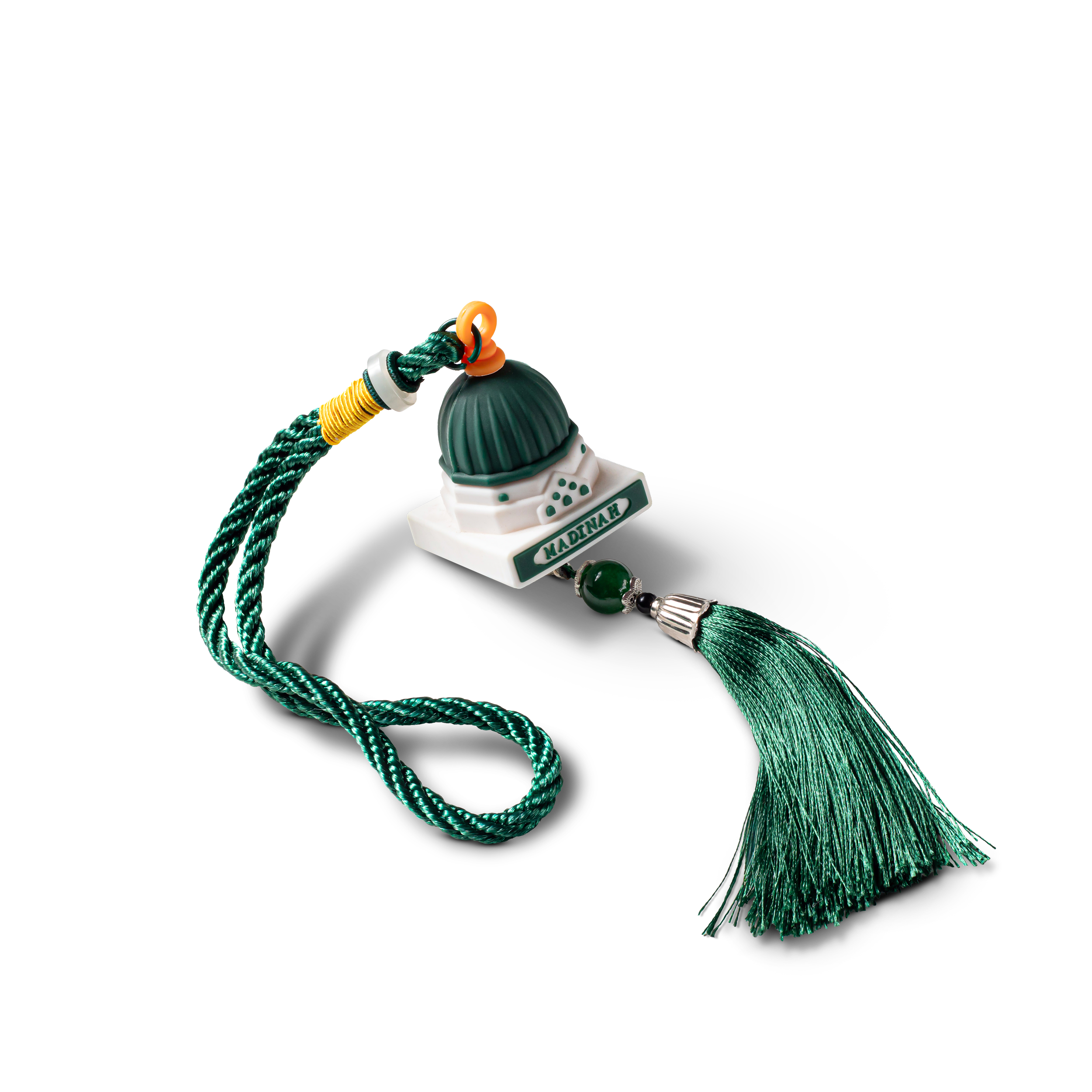 Porte-clés avec un design représentant une mosquée, une maillettes vert foncé avec un pompon, et une étiquette portant le nom 'MADINAH'.