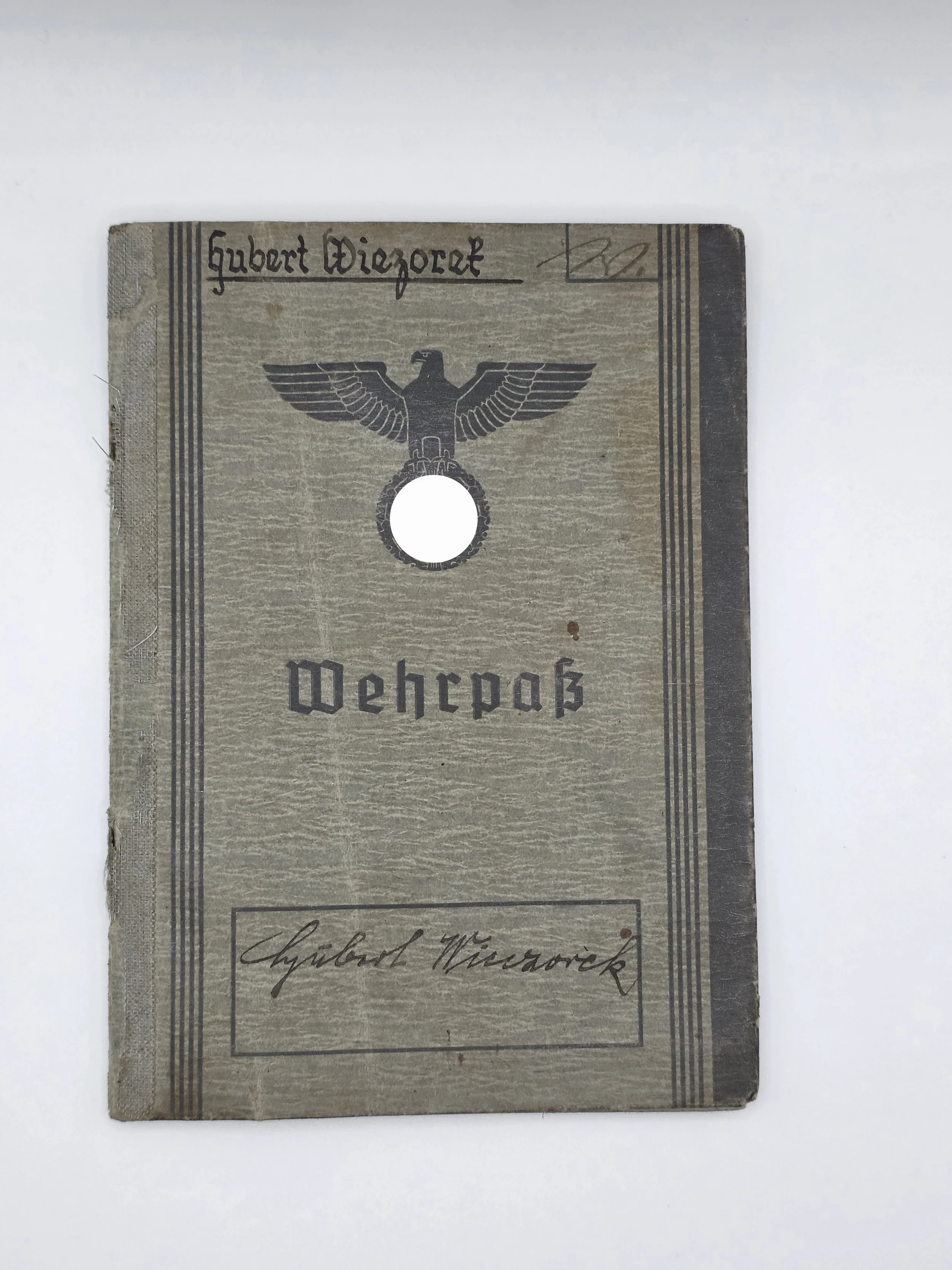 Wehrpass Gubert Wiezorek aus Neustadt (Oberschlesien), San. Unteroffizier mit EK 2, Gefallen an der Ostfront