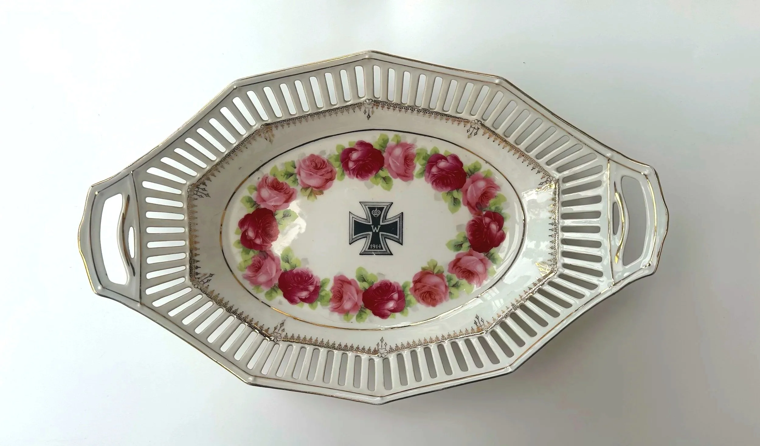 Patriotische Porzellan Schale mit Eisernem Kreuz und Rosen WW1