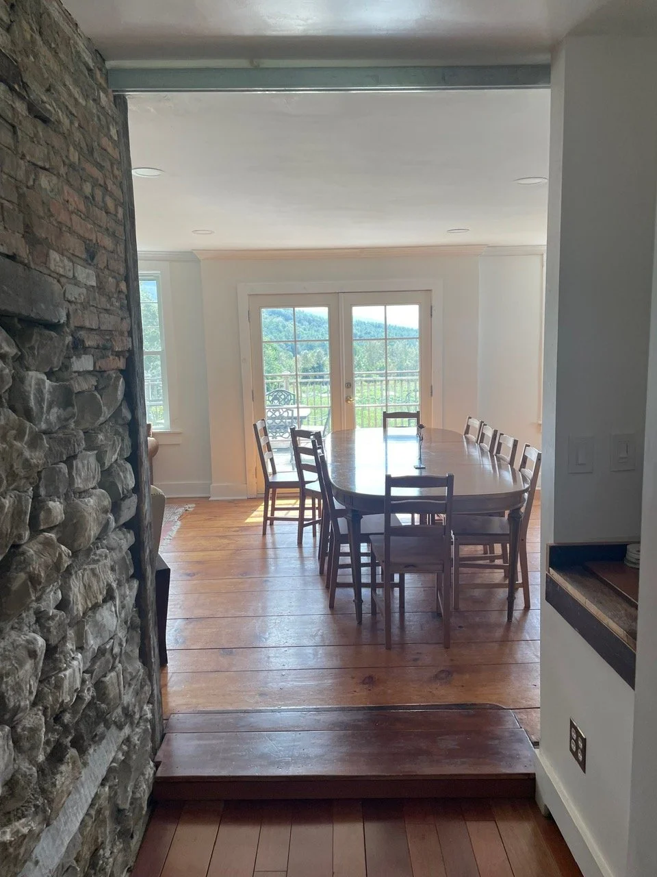 levity_mountain_farmhouse_diningroom.jpeg