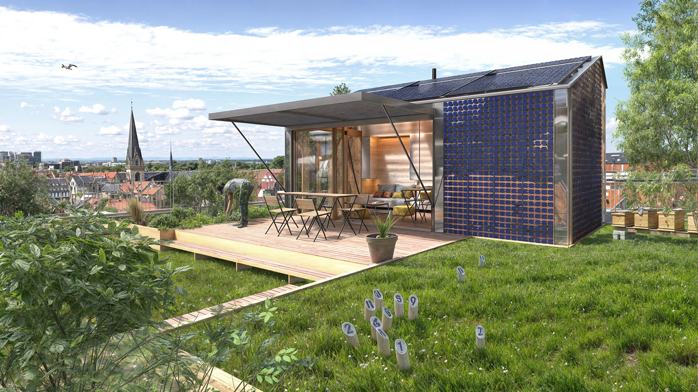 Rooftop moderne avec terrasse en bois, mobilier de jardin, plante en pot, vue sur une ville avec des églises et des bâtiments, ciel bleu avec quelques nuages.