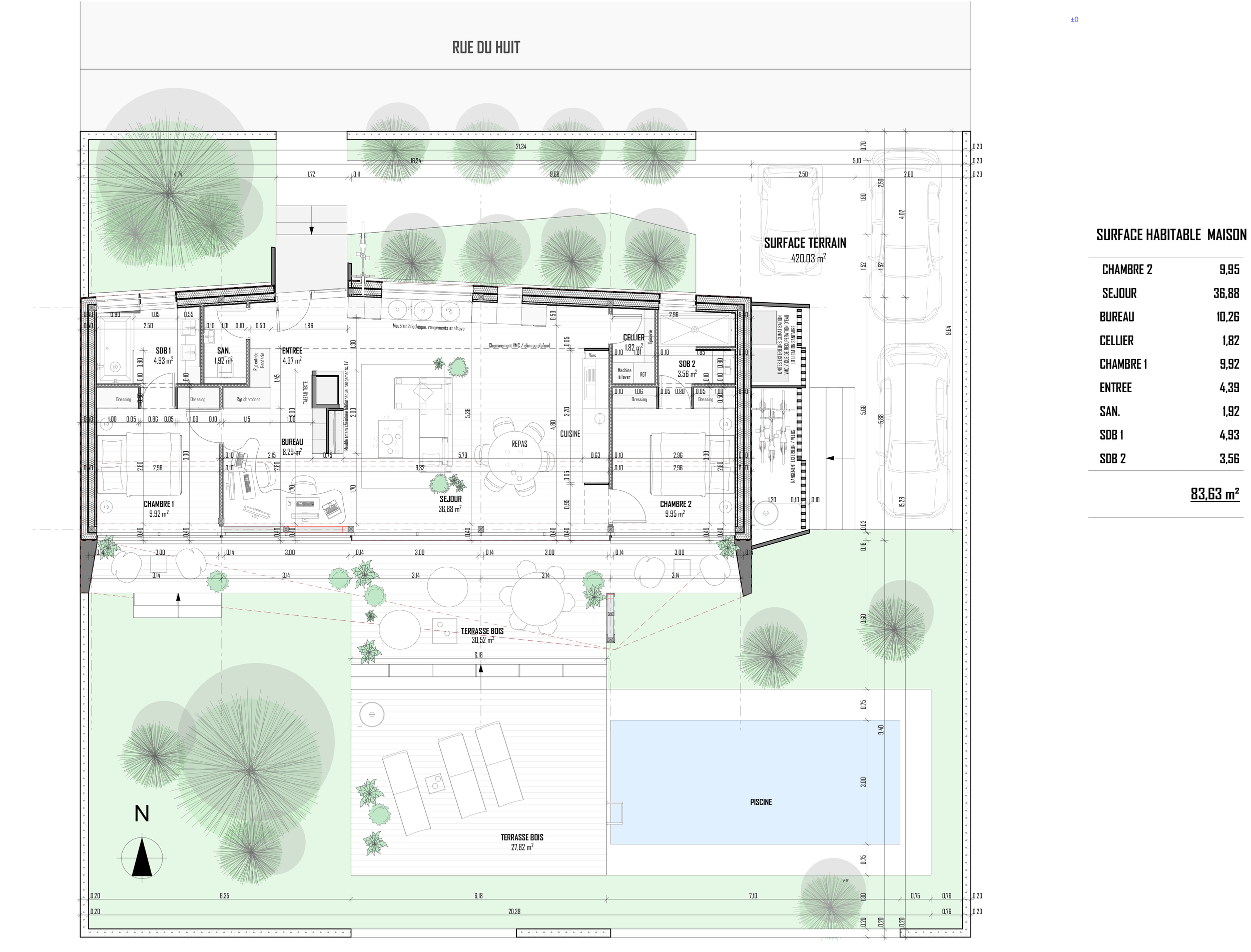 Plan architectural d'une maison avec jardins, piscine et espaces extérieurs, aperçu du toit, avec légendes et dimensions.