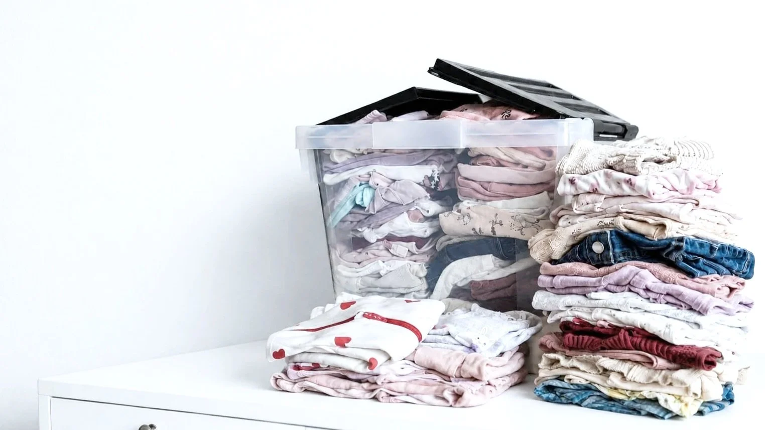 9 manieren om dierbare babykleertjes te bewaren