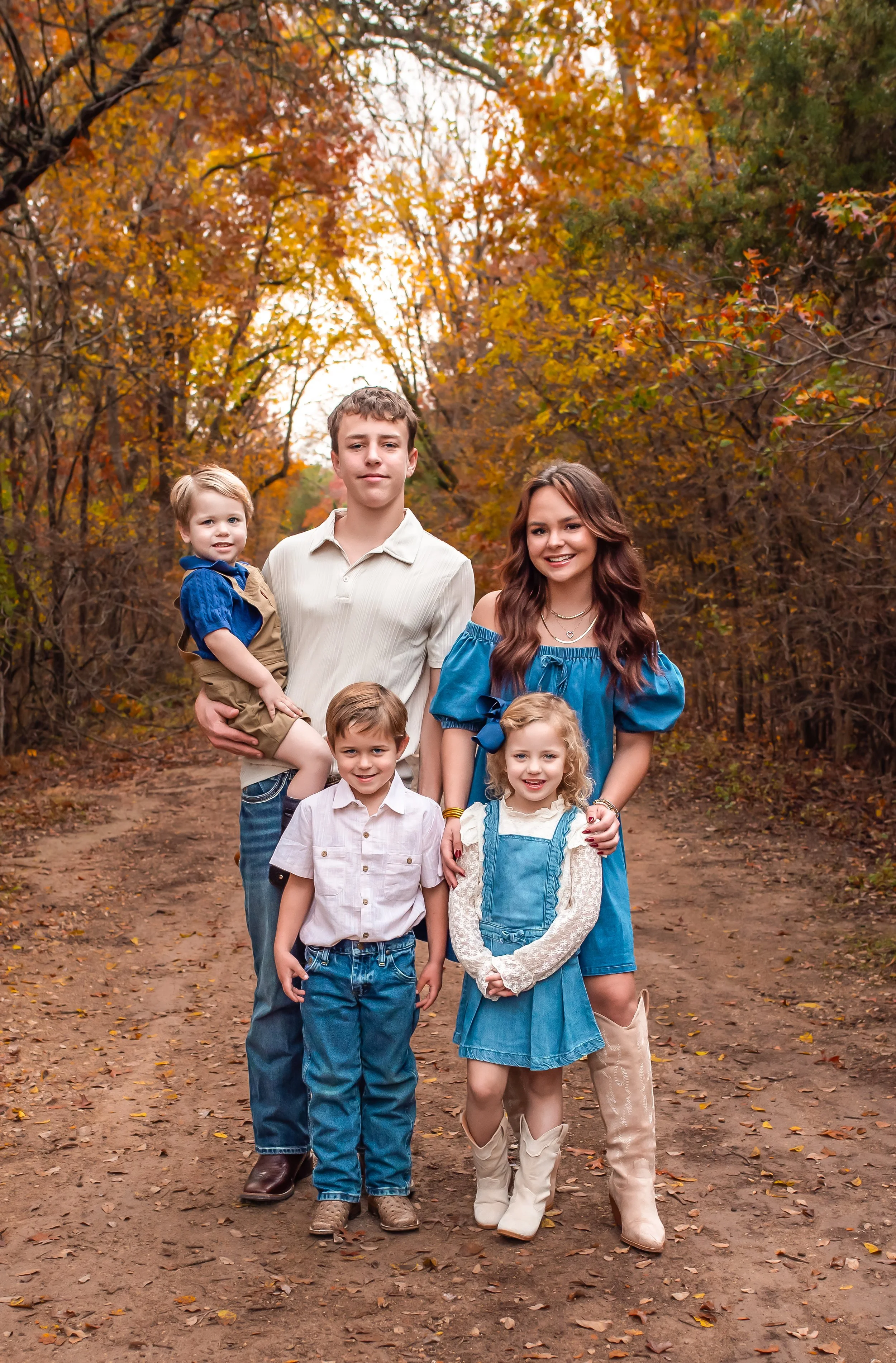 Outdoor family photography in an Austin park during golden hour.