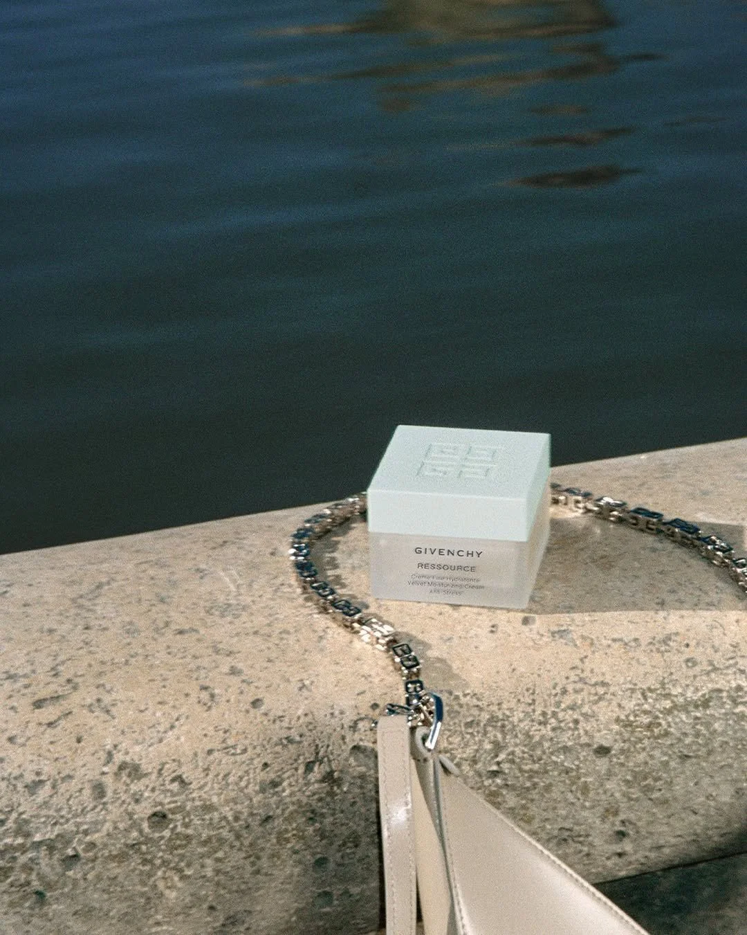 Paris Rive Gauche, 15-25Crème fine hydratante Ressource #givenchybeauty #skincare #parisianholid (1).jpg