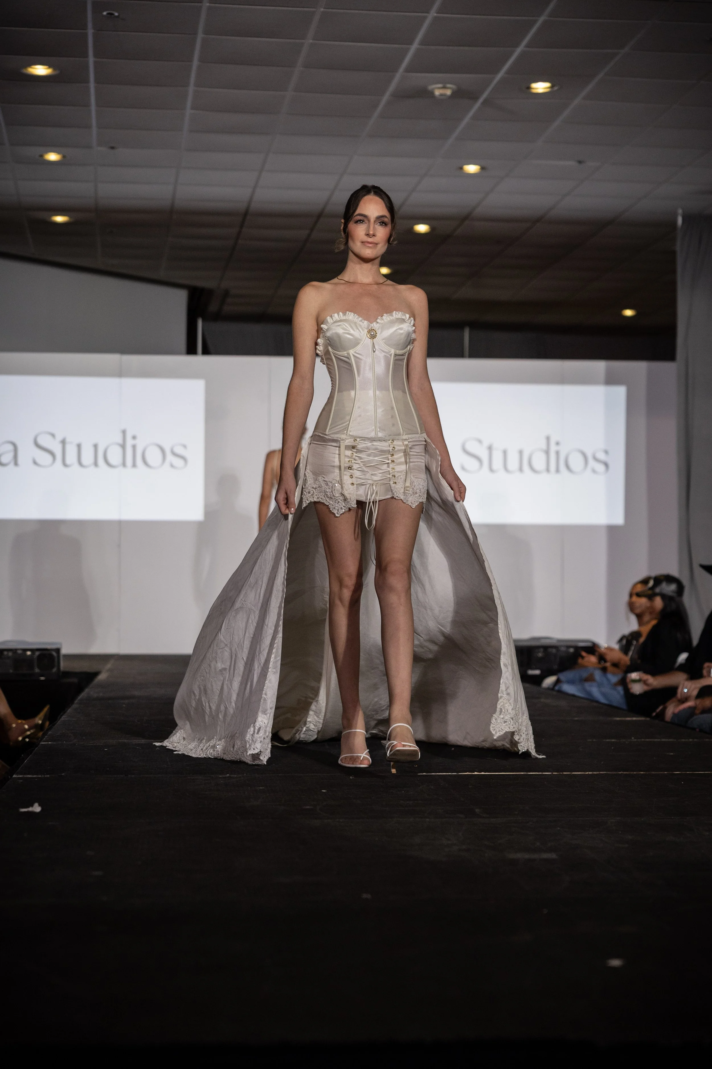 Éla Studios | Travis Burke 