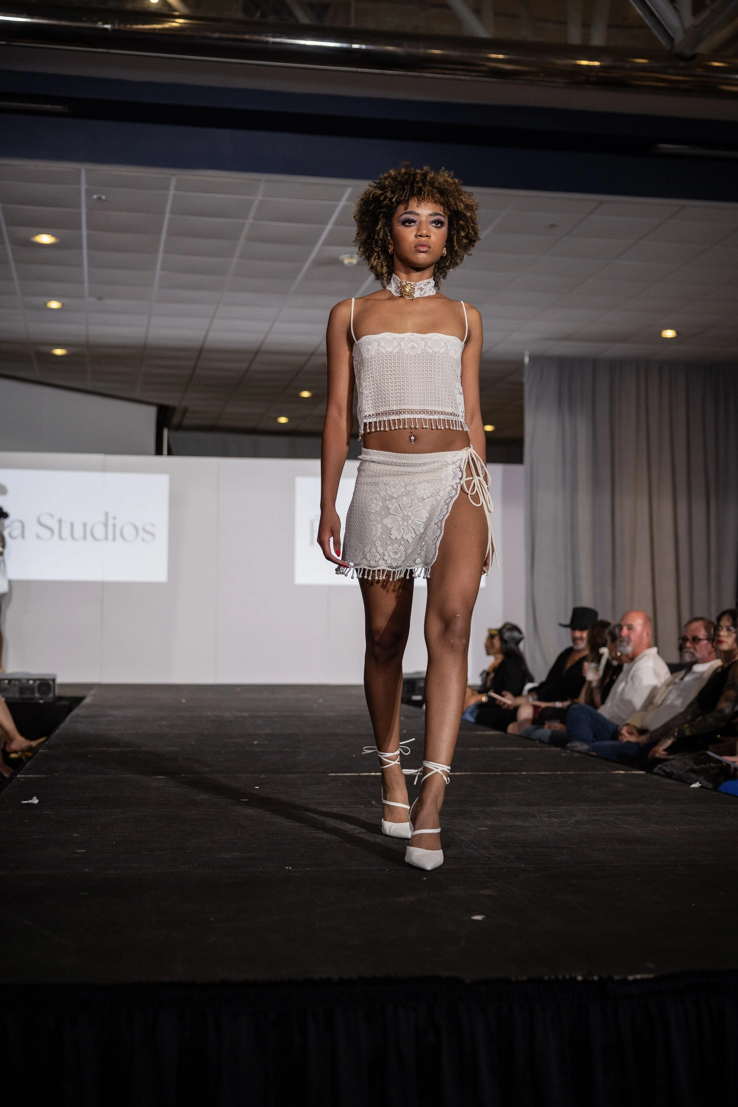 Éla Studios | Travis Burke 