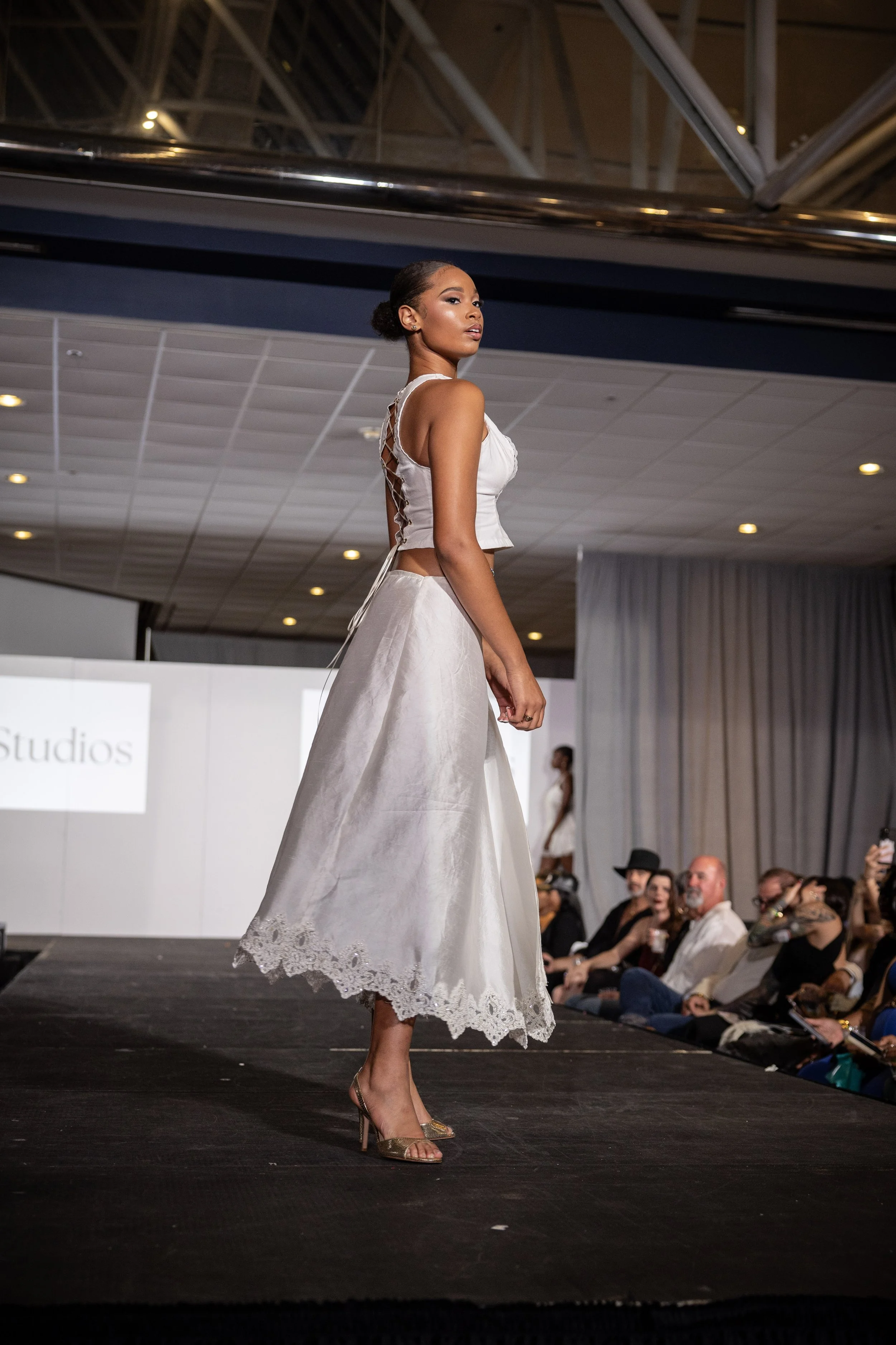 Éla Studios | Travis Burke 