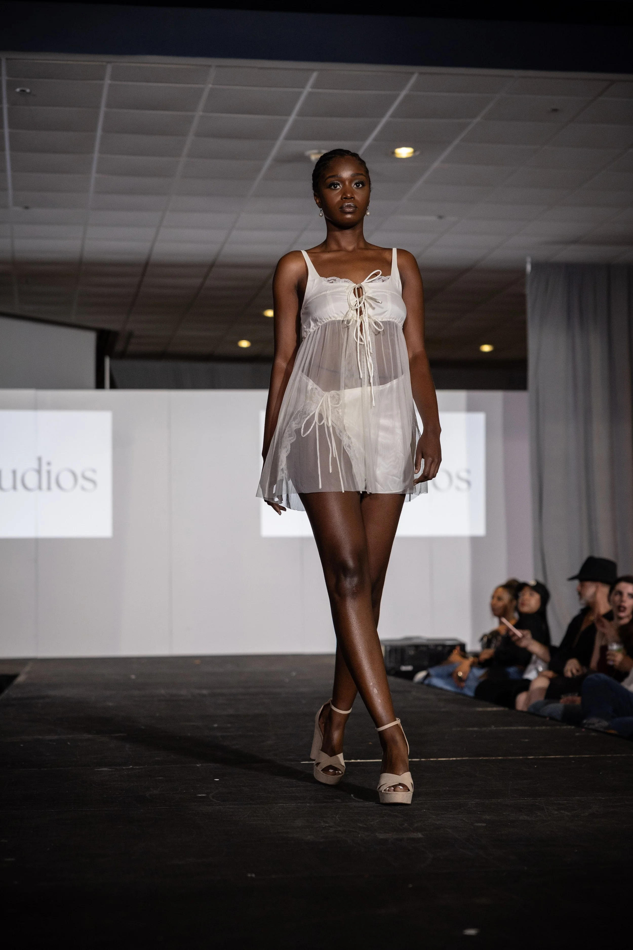 Éla Studios | Travis Burke 