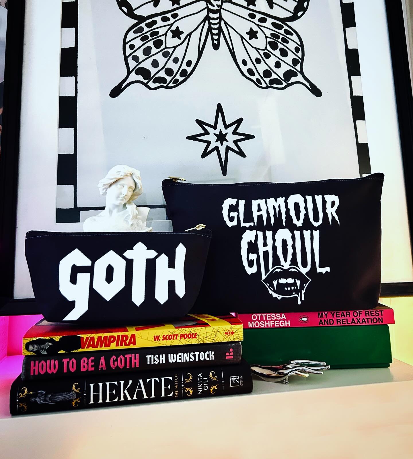 Beauty routine, but make it bold. 💋
Check the link in bio for more. ⛓️ #eclectictalesstudio #glamourghoul #glamourmakeup #gothmakeup #beautybag