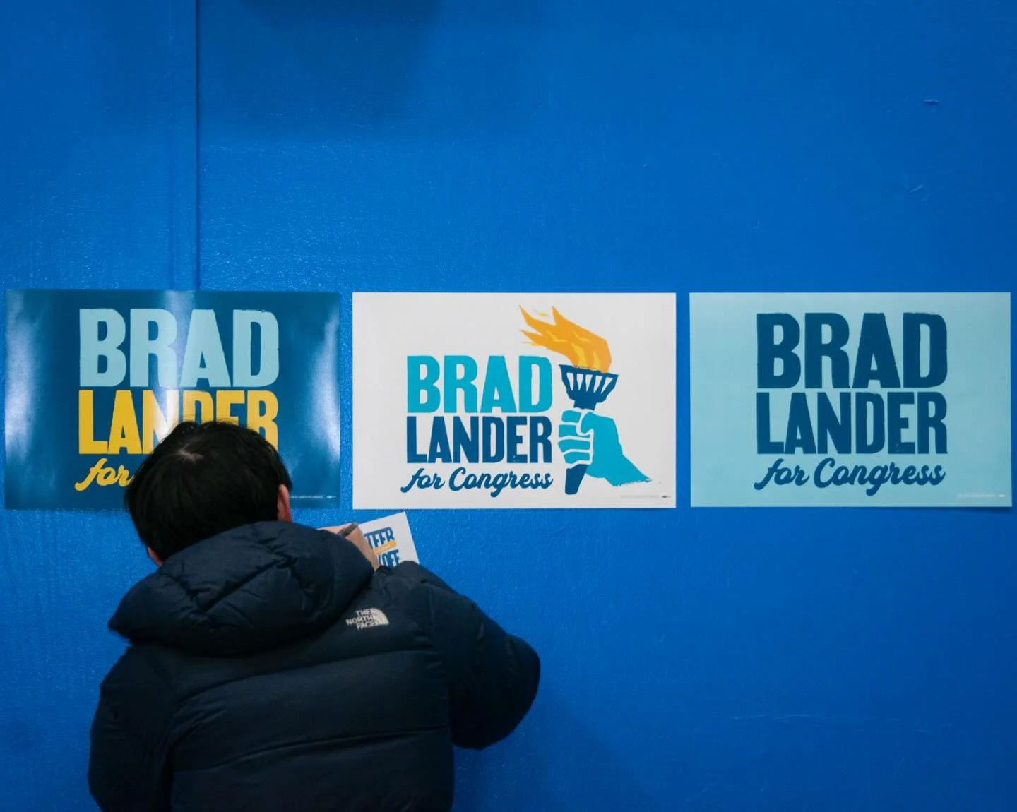 NY-10 congressional candidate @brad.lander held a canvassing launch event Thursday night in Park Slope. In addition to teaching volunteers how to collect petition signatures, Lander&rsquo;s campaign had several key endorsers table attendees. Represen