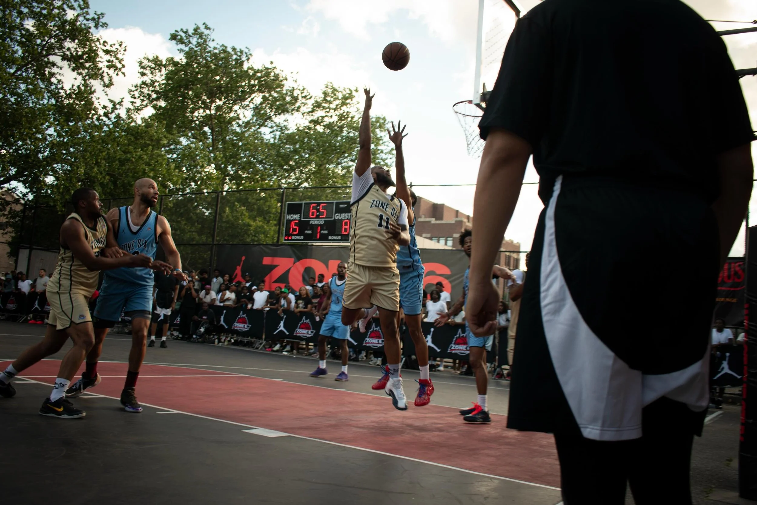The day before the Knicks return to New York to play their first home NBA championship game in almost 30 years, other New Yorkers took to the court.

@zone6.park