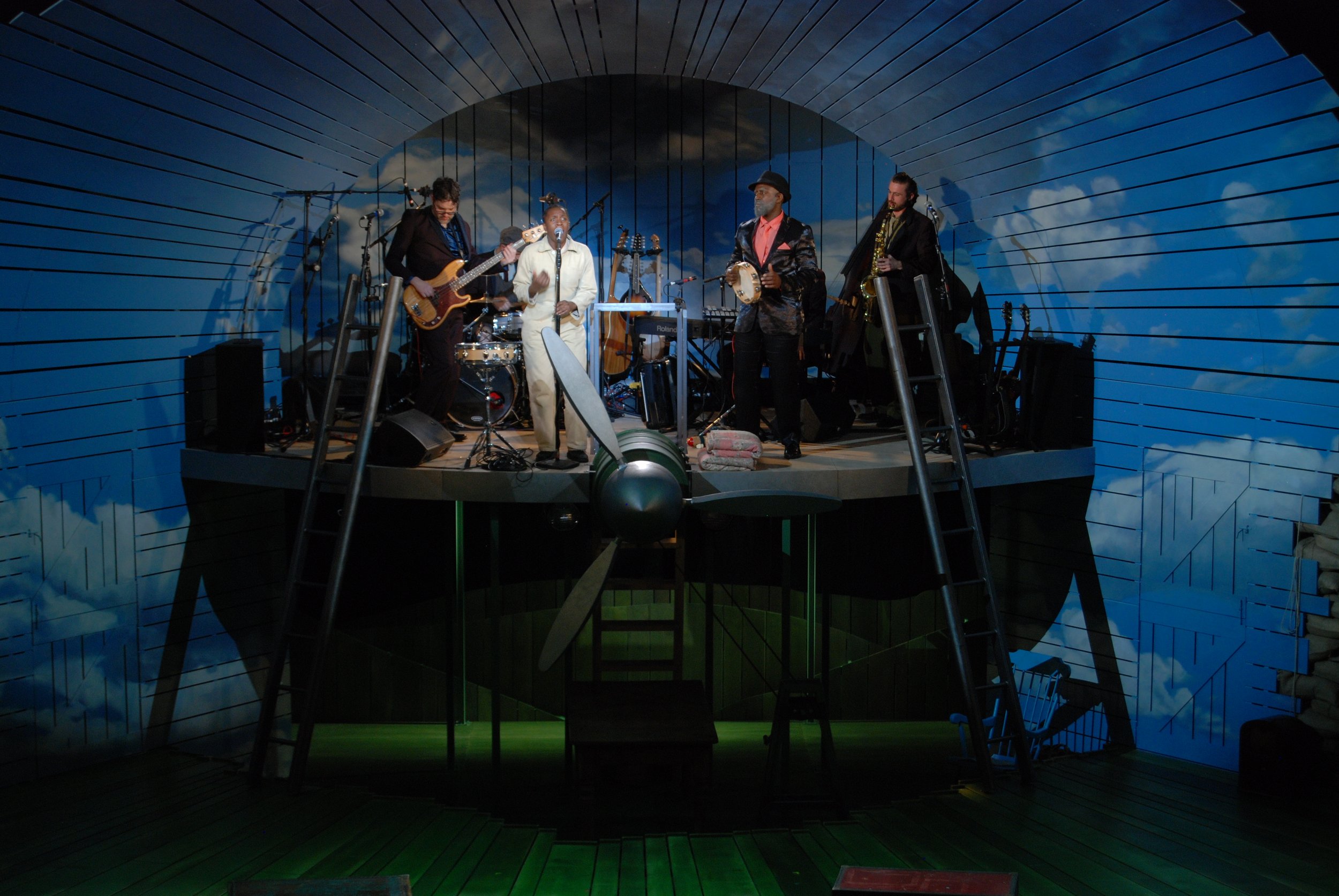 946 Onstage The Band.JPG