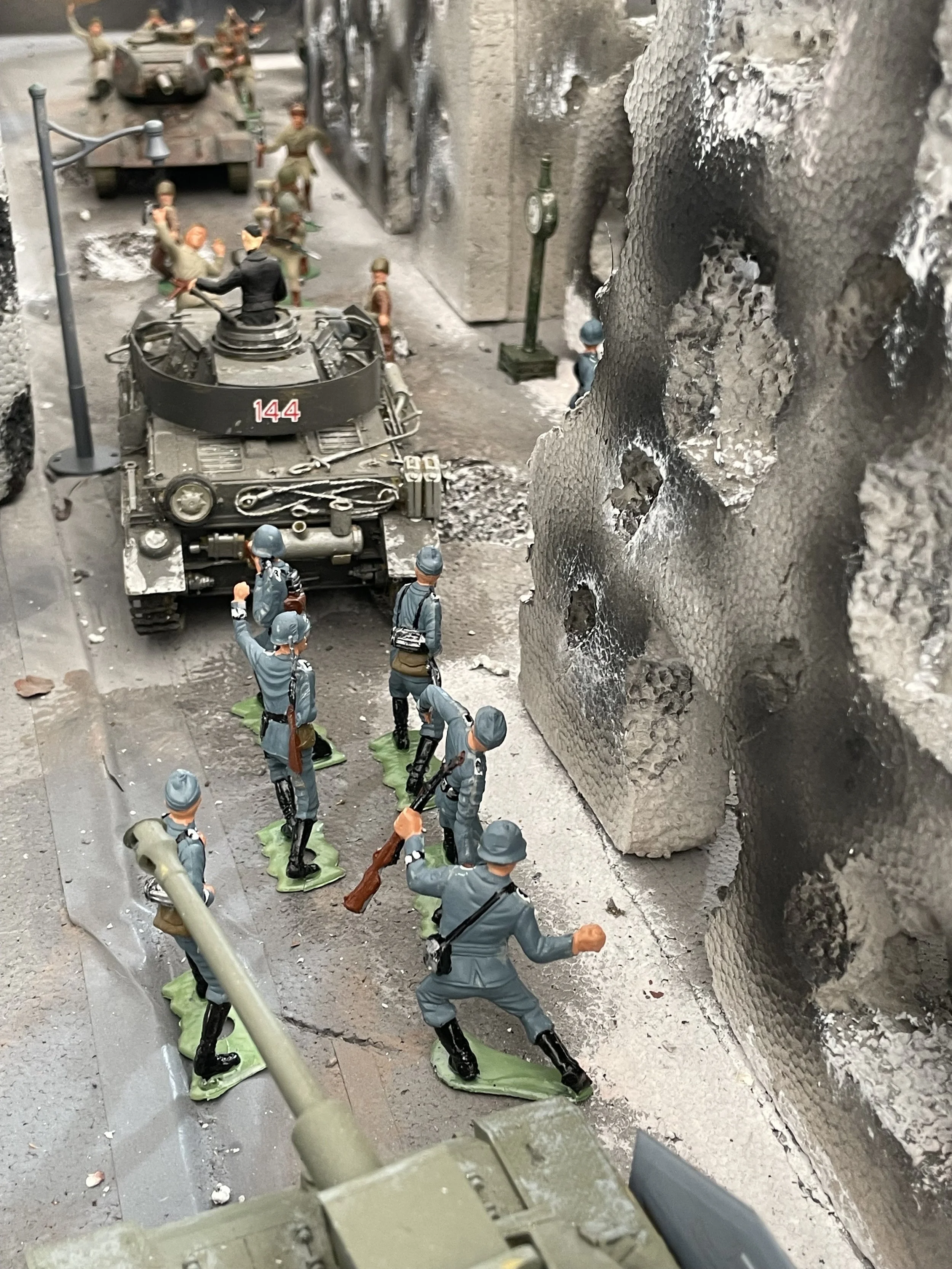 In Kharkov’s shattered streets, individual units were forced to fight at close range in terrain that erased many of their normal advantages. Cramped approaches, limited visibility, and the confusion of urban combat narrowed the battle into a series o