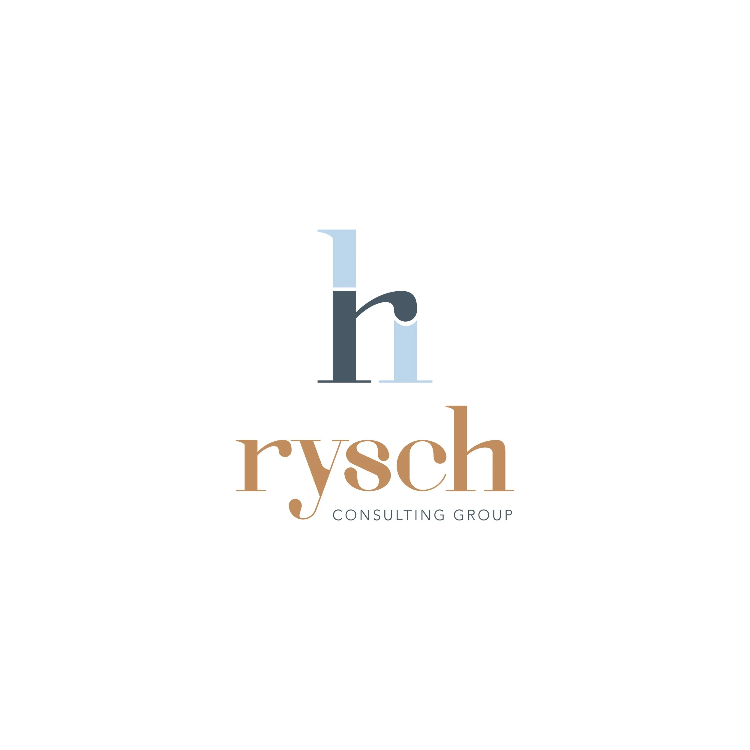 Logotipo de grupo de consultoría Ryssch, con letras 'r' en diferentes tonos de azul y gris y 'ryssch' en color marrón, con la frase 'Consulting Group' en letras pequeñas.