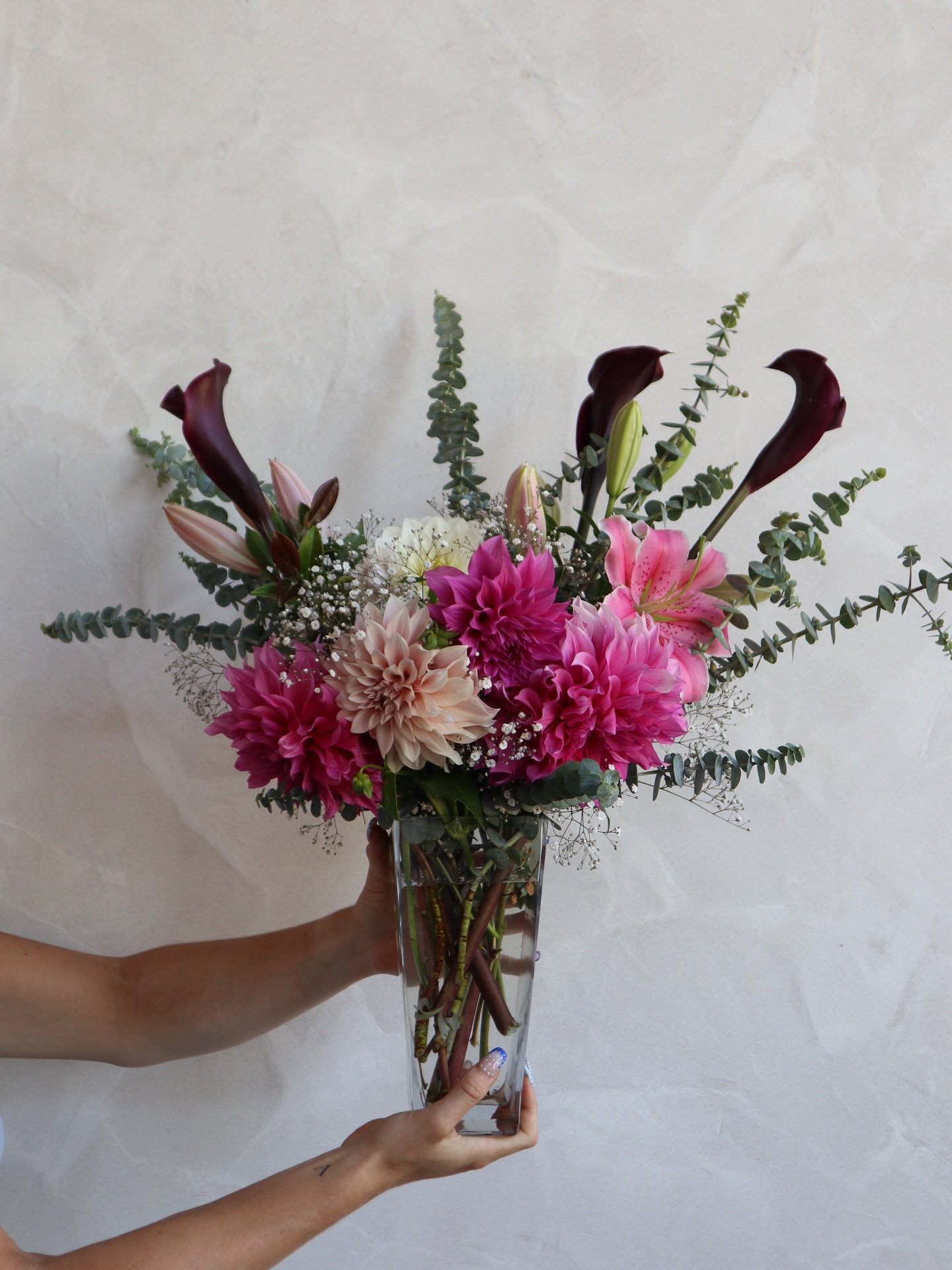 A moment for the arrangements made at our first flower arranging workshop a couple of weeks ago. The creative juices were flowing as the vases were filling, a great time with a great group. We&rsquo;re hosting the second workshop of the Flower Arrang