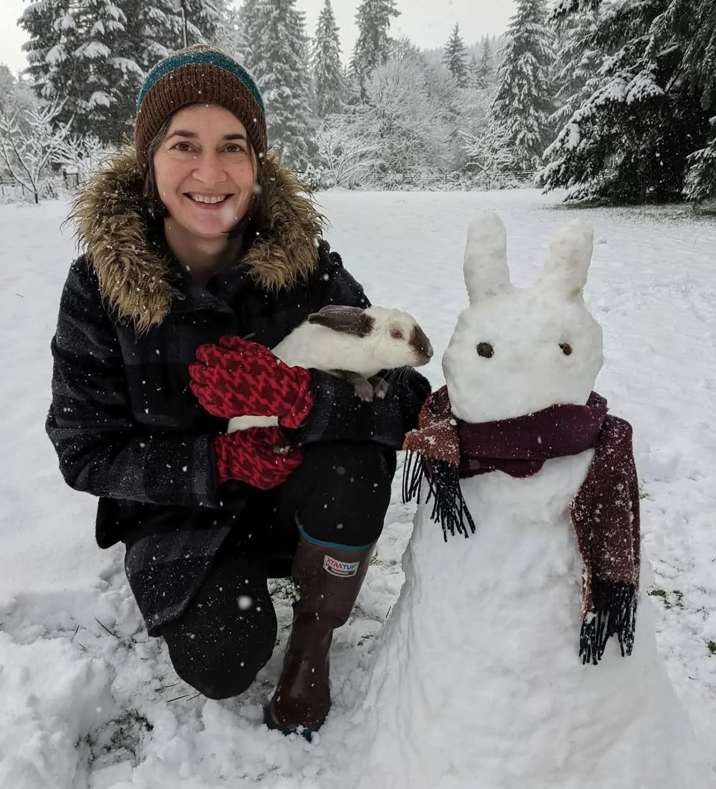 Four years ago: the gang was all together for a glorious white Christmas!

Not gonna lie, I have shed many tears this holiday season. The absence of both my little buddies is palpable. I'm glad to have happy memories to reflect up on. Wish I could ki