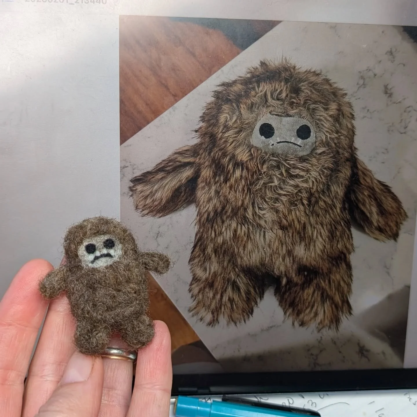 Some of my very favorite pieces over the years have been "favorite toy" add-ons. This Yeti was @chibby_chib_chib 's best pal and it is SO STINKIN CUTE I cannot stand it. 

If you're placing a custom Fiber Friends order, consider adding on y