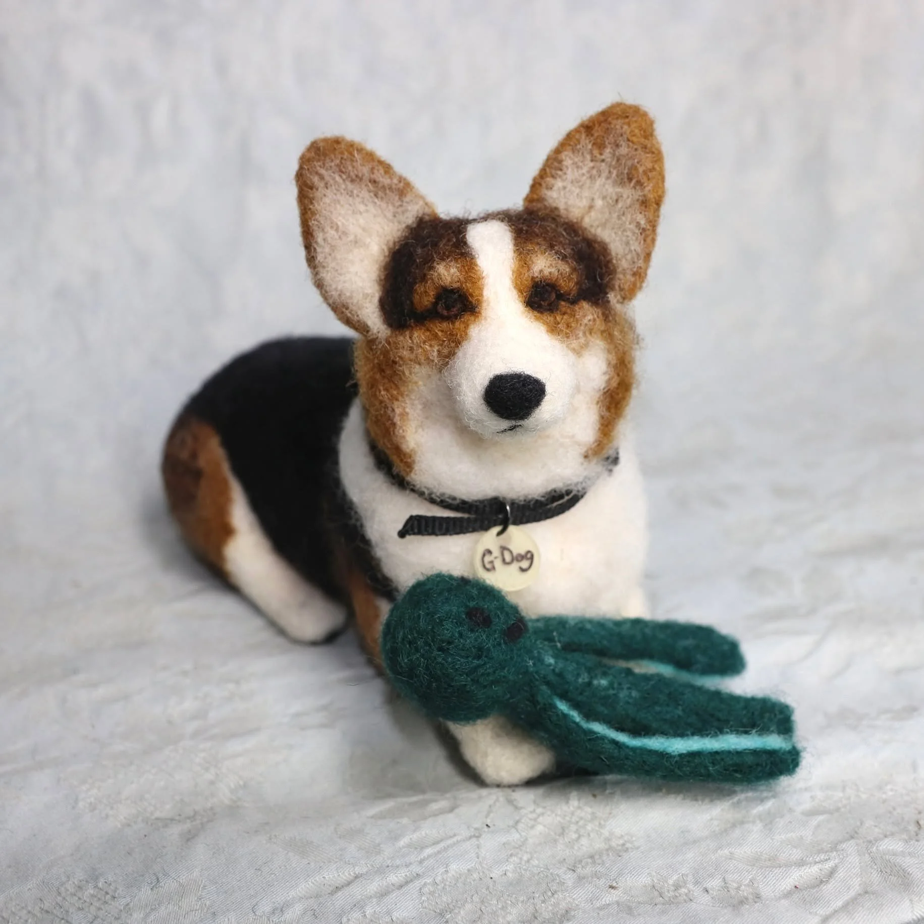 Corgi nation lost one of their dear ones earlier this spring. Graffiti was so loved by so many. A group of friends commissioned his Fiber Friend as a gift for his pawrents while they grieve the loss of their sweet boy. It was my absolute privilege to