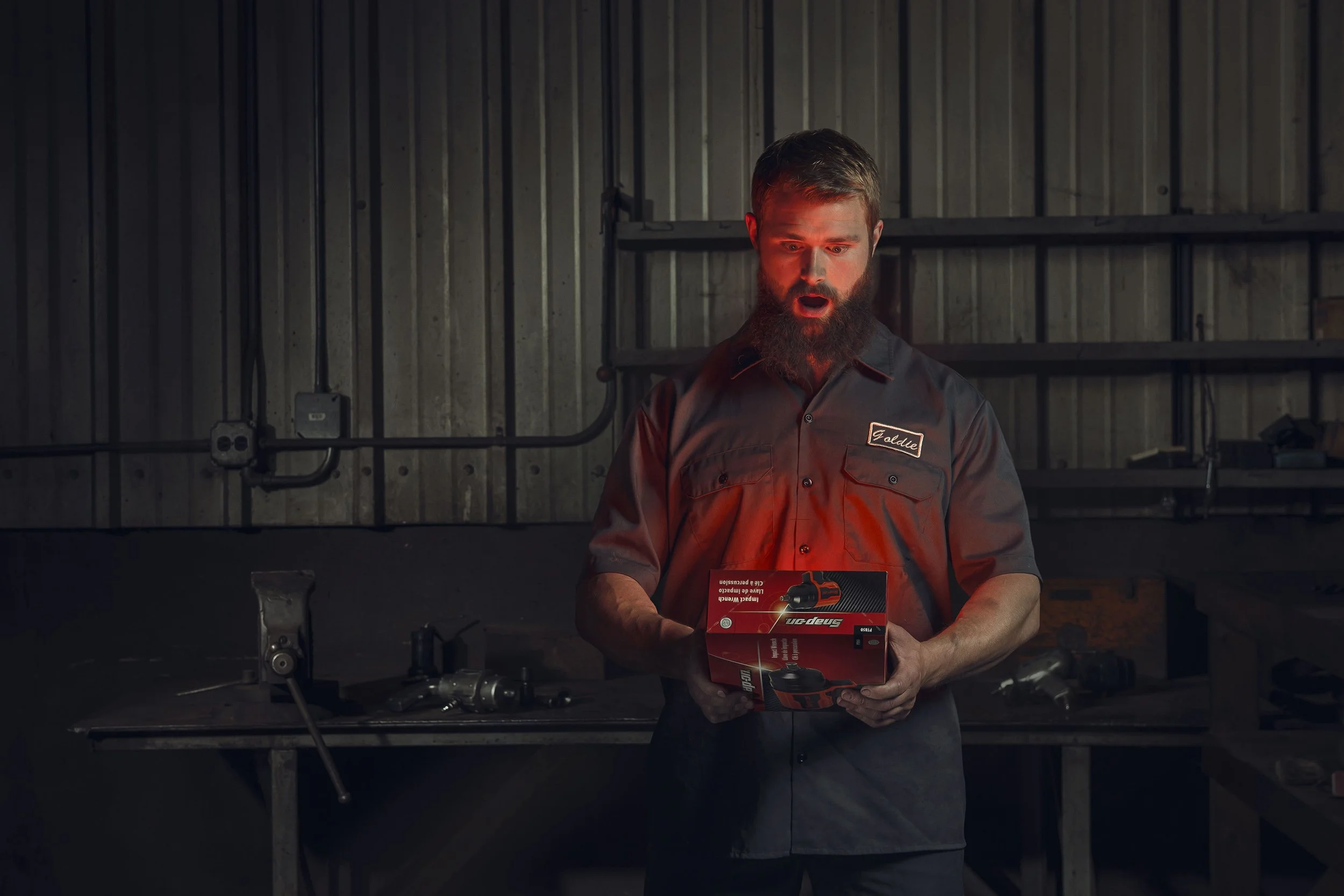 Page 8 : "Alas, Goldilocks was still on the hunt for the perfect air impact. But then... one day while he was wrestling with the latest air impact he had reluctantly settled for... his Snap-on Franchisee appeared - and let him demo the new PT850"