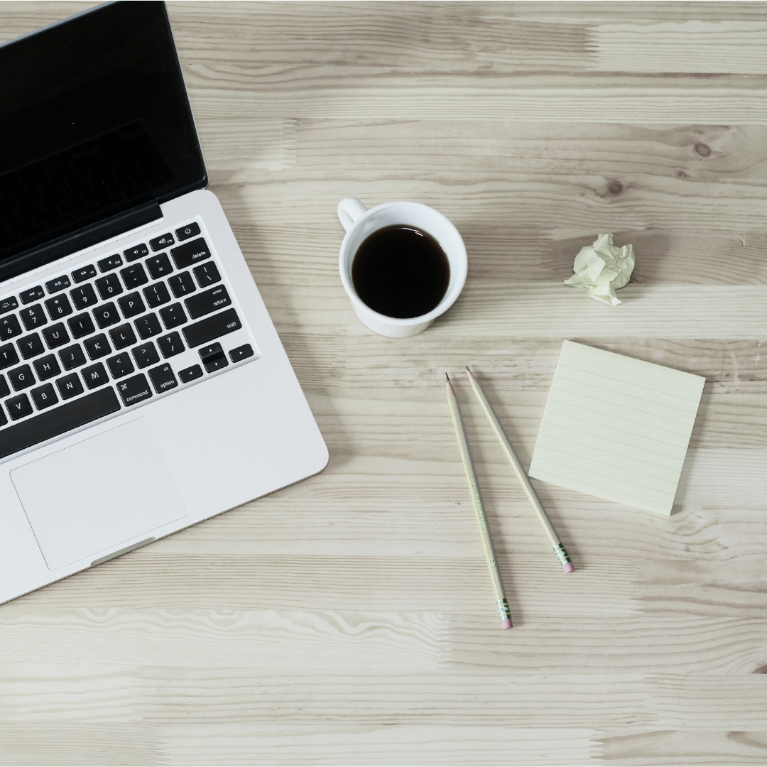 Calm desk, tidy desk
