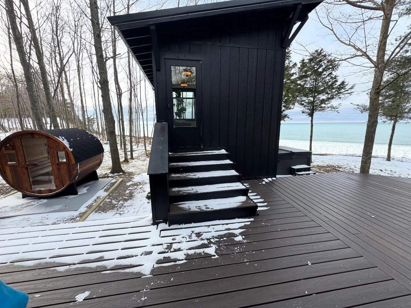 Imagine a hot tub and sauna night with this view!