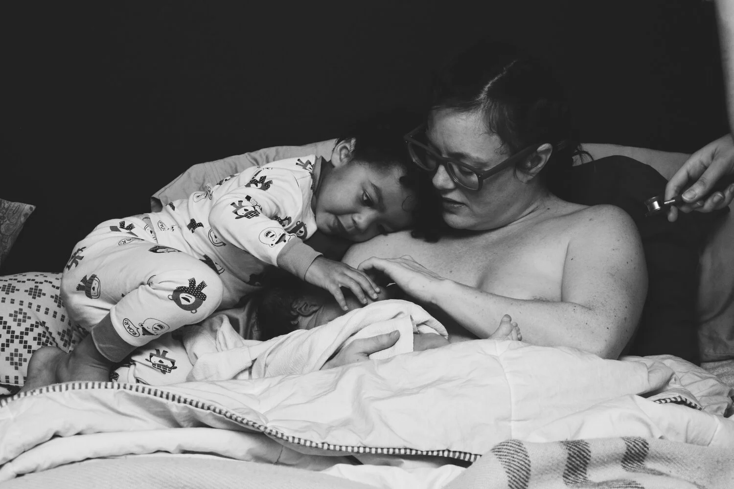 Birth doula and newborn photographer serving Orangeville and Caledon.