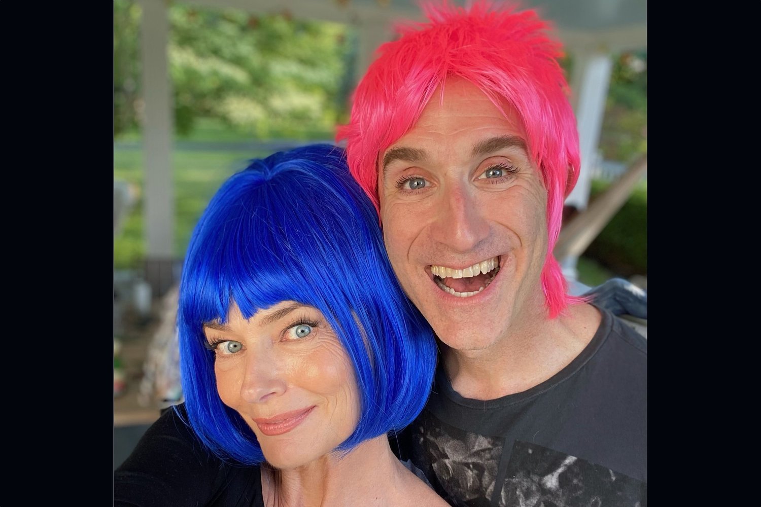 Episode 4 • Is That a Red Rose or a Red Flag? (dating, part two) Episode 4 • Is That a Red Rose or a Red Flag? (dating, part two)