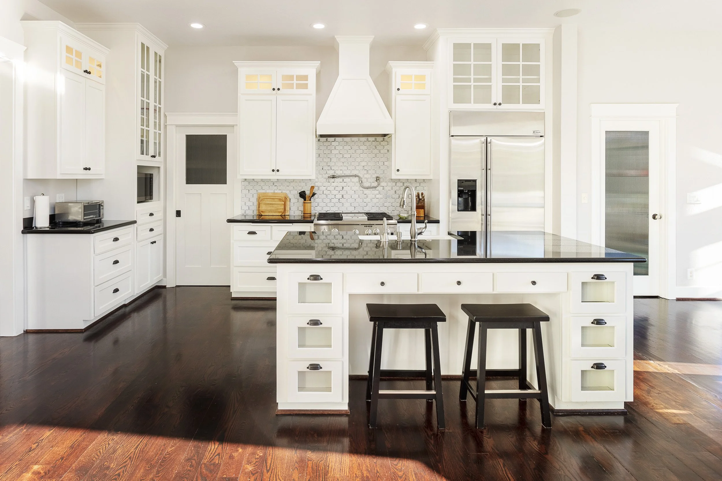 Bright modern kitchen photographed by a professional real estate photographer in Eugene Oregon for high-end home listings