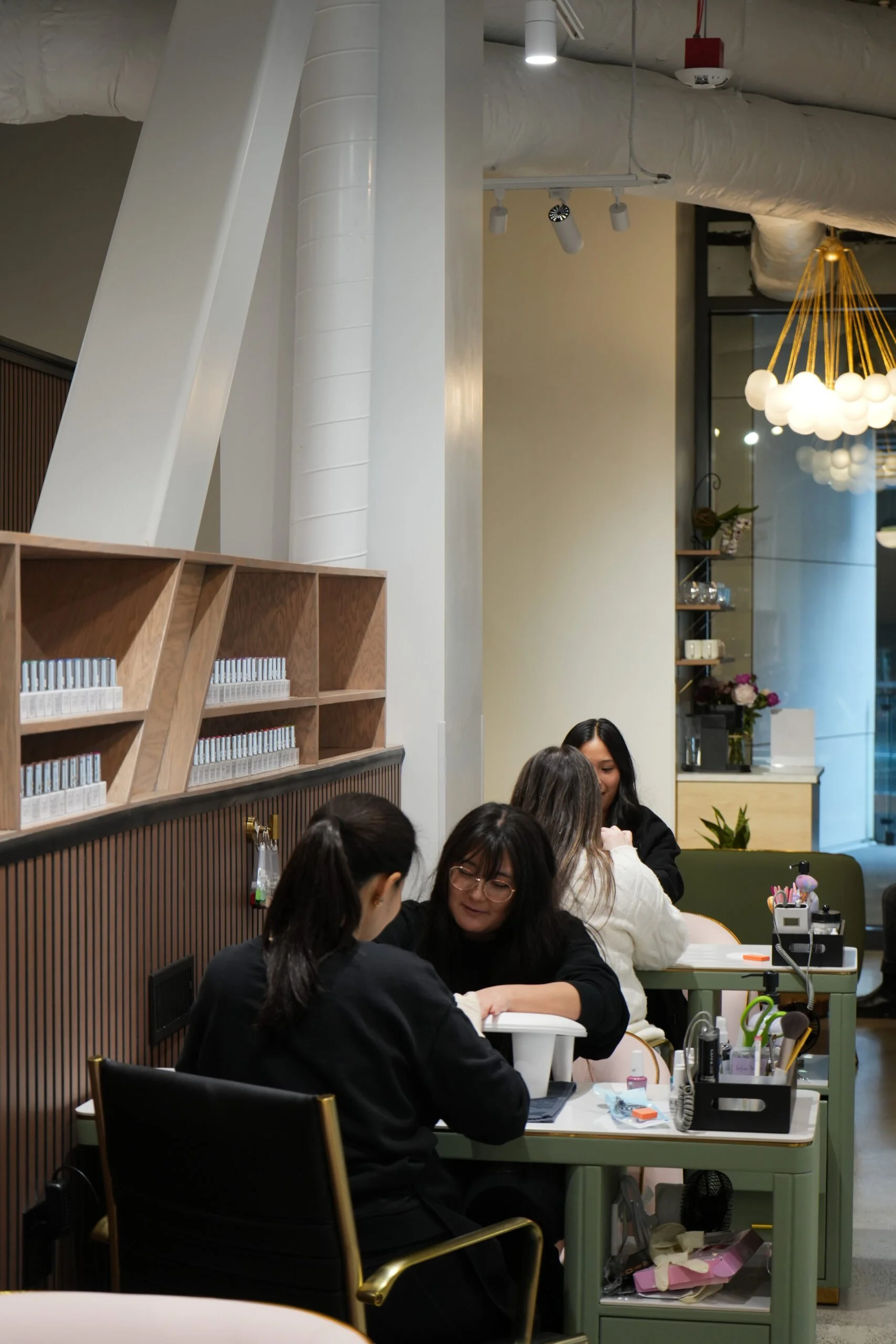 refine-beauty-salon-nails.jpg