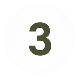 Número 3 en fondo blanco con borde gris oscuro