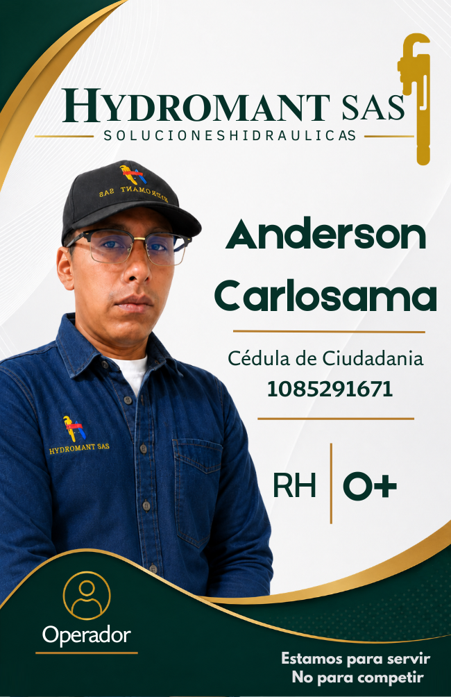 Tarjeta de identificación de un operario de Hydromant SAS, con fondo blanco y verde, que muestra un logotipo de la empresa, la foto del operario usando gorra y gafas, su nombre Andersen Carlosama, número de cédula, grupo sanguíneo O+ y RH, con texto adicional en el fondo y la esquina inferior derecha.