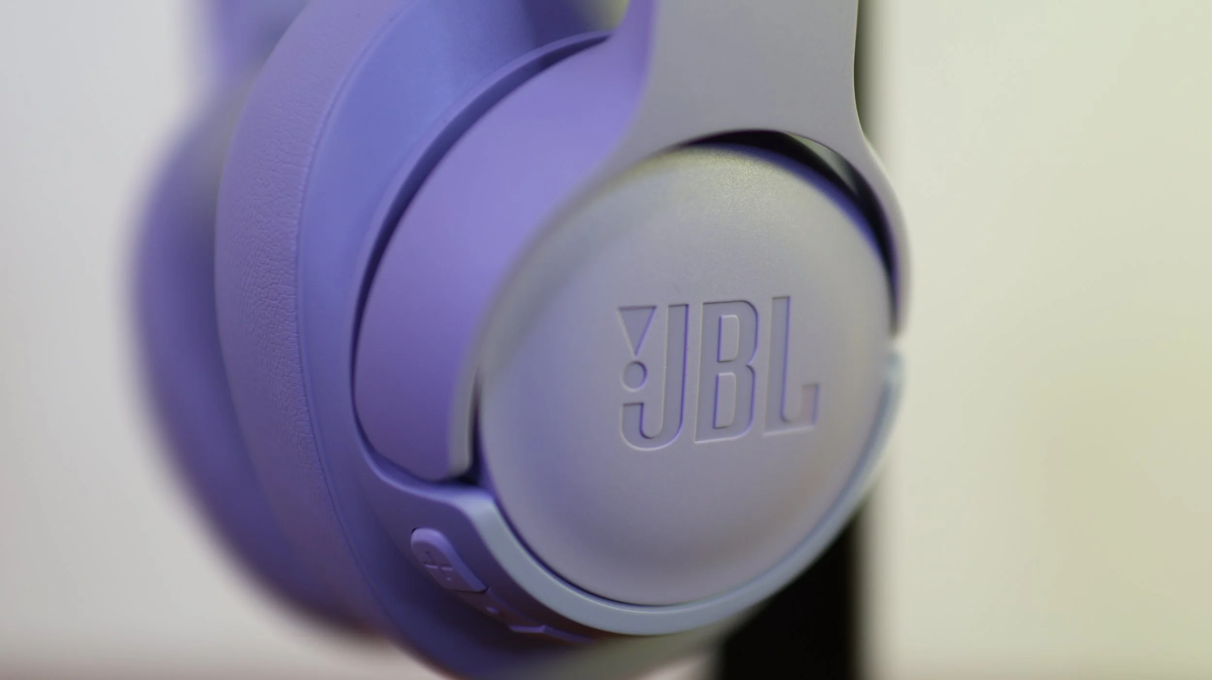 JBL Tune 720BT | Pure B̶a̶s̶s̶  Treble